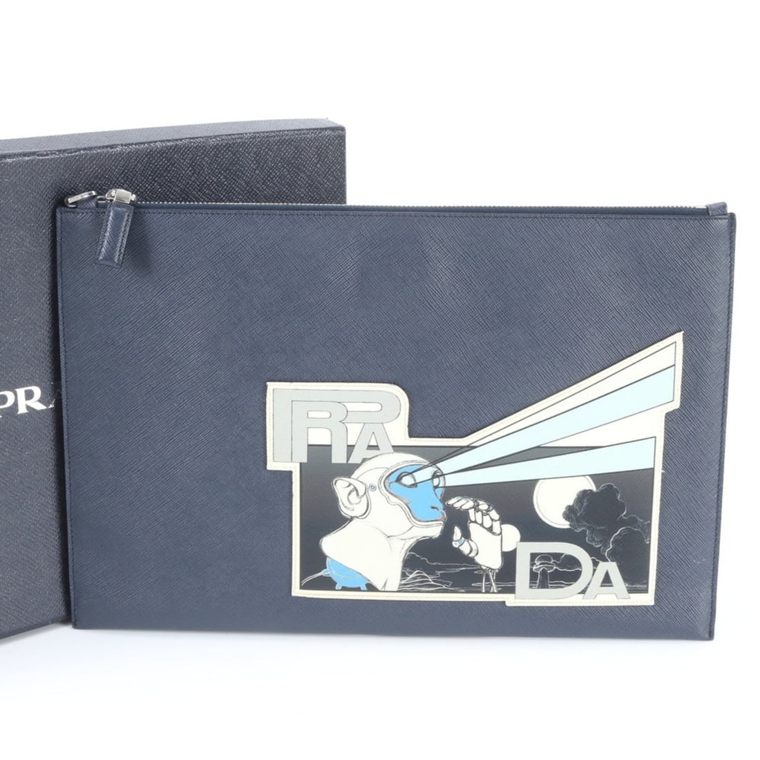 Prada Saffiano Leather Monkey Robot Triangle Logo 2NG001 Second Bag Clutch Handbag Pouch Men's: --- Catalog ---Category: SizeSize (HxWxD): 24cm x 35cm x 1cm / 9.44'' x 13.77'' x 0.39''Category: DesignType: HandbagColor: NavyGender: MenMaterial: Leather Category: GeneralLine: SaffianoBrand: Prada