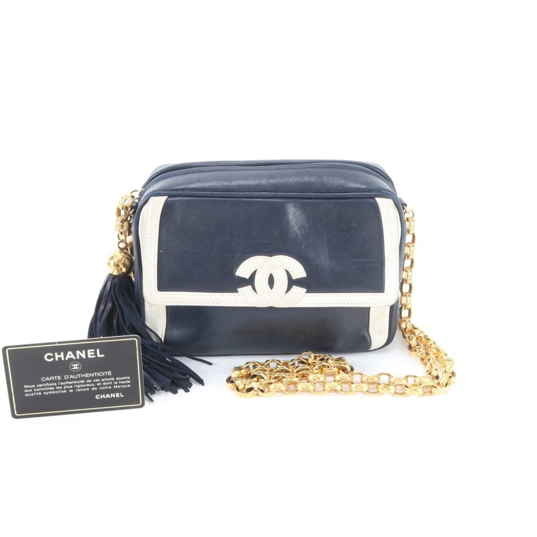 Chanel Lambskin Leather Chain Shoulder Bag, Crossbody Bag for Women, with Guarantee Card and Serial: --- Catalog ---Category: SizeSize (HxWxD): 11cm x 18cm x 7cm / 4.33'' x 7.08'' x 2.75''Strap Length: 113cm / 44.48''Category: DesignType: Shoulder bagColor: NavyGender: WomenMaterial: Leather Leather/