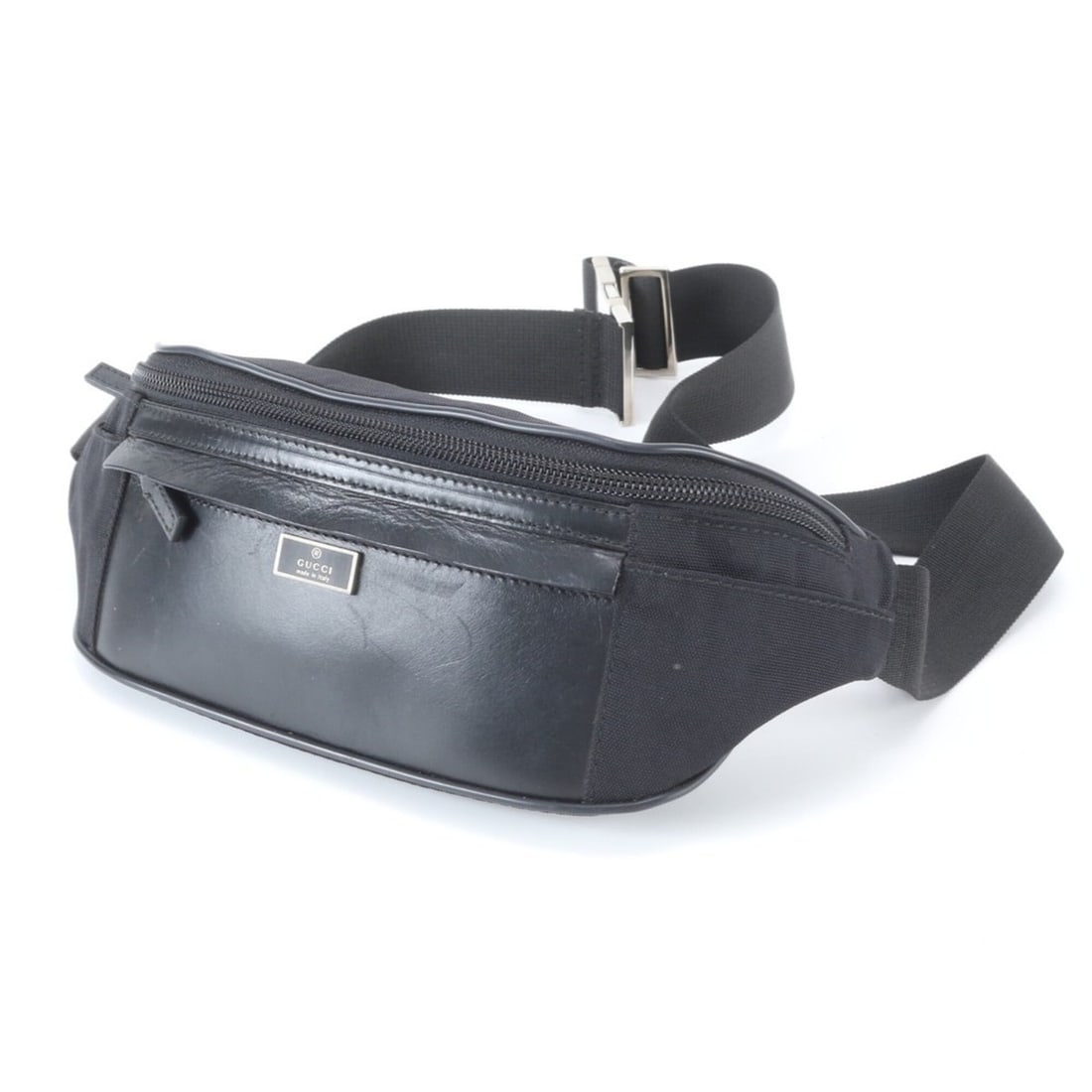 Gucci 018 1610 Leather 2-Way Body Bag, Crossbody Waist Pouch, Shoulder Tote Bag for Men: --- Catalog ---Category: SizeSize (HxWxD): 11cm x 23cm x 1cm / 4.33'' x 9.05'' x 0.39''Strap Length: 56cm / 22.04''Category: DesignType: Sling bagColor: BlackGender: MenMaterial: Leather , Nylon Categ