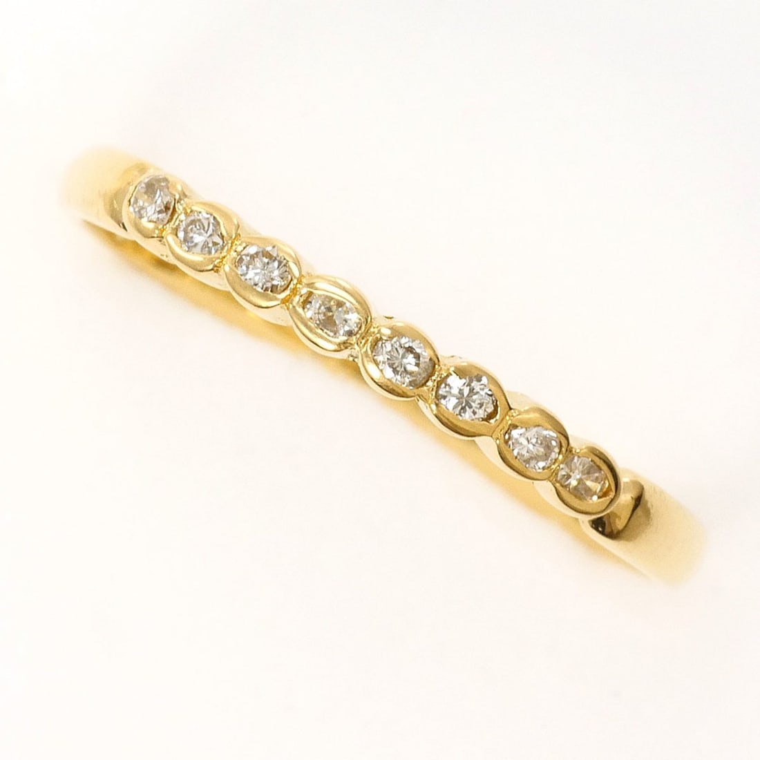 18K (18-karat) Yellow Gold Ring with 0.10ct Diamond, Total Weight 0.9g, Jewelry: --- Catalog ---Category: SizeWidth: 2mm / 0.08''Weight: 0.9g / 0.03oz.JP Size: 12.5US Size: 6.5Category: DesignType: Band ringColor: Yellow goldMetal: GoldStone: DiamondGender: WomenMaterial: Yellow g