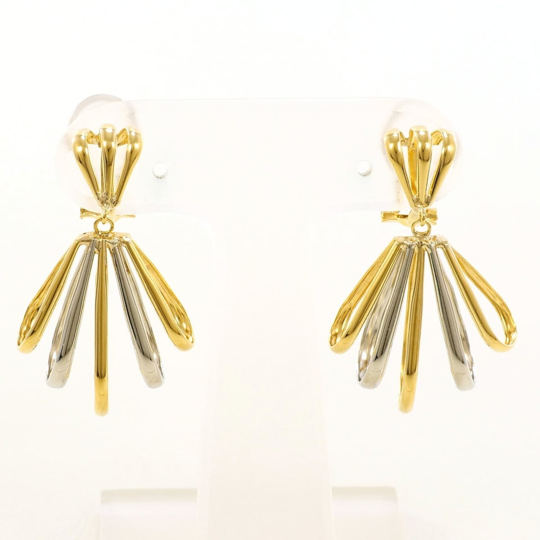 PT900 Platinum and 18K Yellow Gold Earrings, Total Weight 4.5g, Jewelry: --- Catalog ---Category: SizeWeight: 4.5g / 0.15oz.Category: DesignType: Clip earringsColor: Platinum, Yellow goldMetal: Gold, PlatinumGender: WomenMaterial: Platinum 900, Yellow gold (18K)Metal Purit