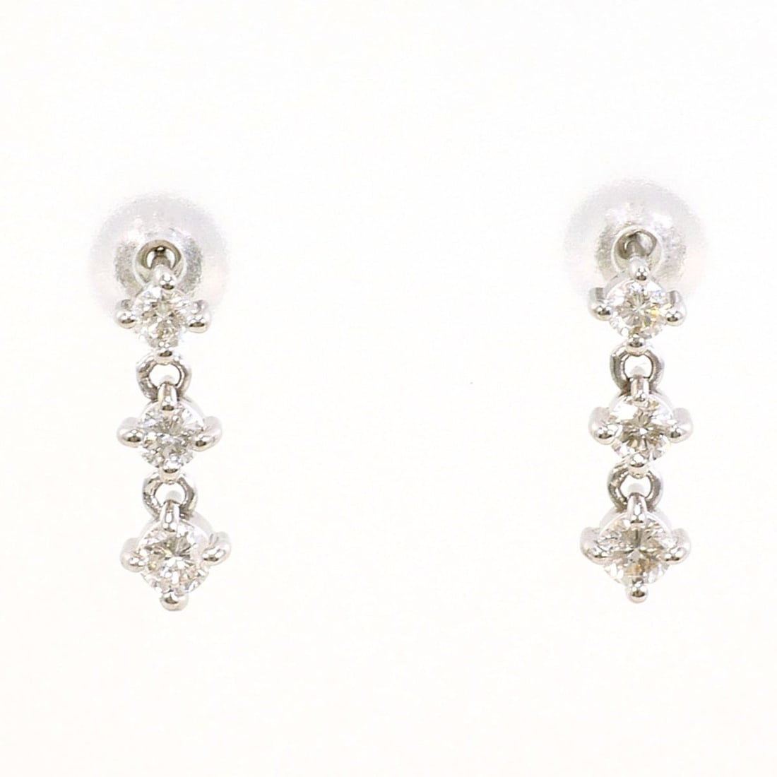 18K (18-karat white gold) earrings with 0.15ct diamonds, total weight 1.0g, jewelry. (1 of 4)