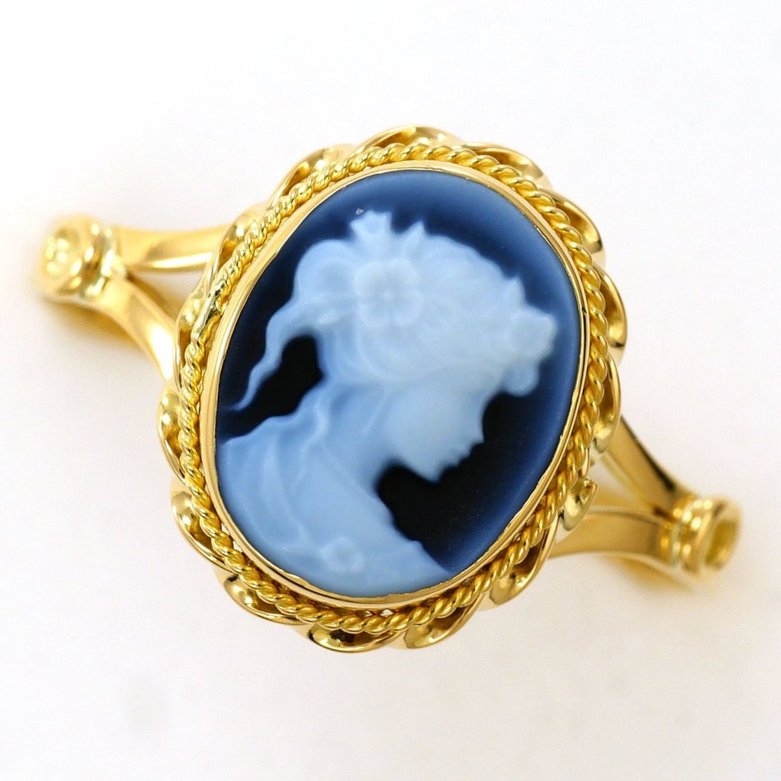 18K (18-karat) Yellow Gold Ring with Stone Cameo, Total Weight 1.9g, Jewelry: --- Catalog ---Category: SizeWidth: 12mm / 0.47''Weight: 1.9g / 0.06oz.JP Size: 13US Size: 6.5Category: DesignType: Band ringColor: Yellow goldMetal: GoldGender: WomenMaterial: Yellow gold (18K)Metal 