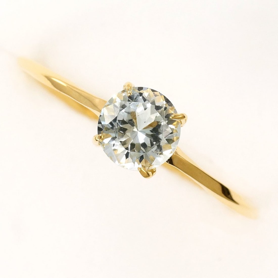 18K (18-karat) Yellow Gold Ring with Blue Topaz, Total Weight 0.8g, Jewelry: --- Catalog ---Category: SizeWidth: 5mm / 0.2''Weight: 0.8g / 0.02oz.JP Size: 11US Size: 6Category: DesignType: Band ringColor: Blue, Yellow goldMetal: GoldStone: TopazGender: WomenMaterial: Yellow go