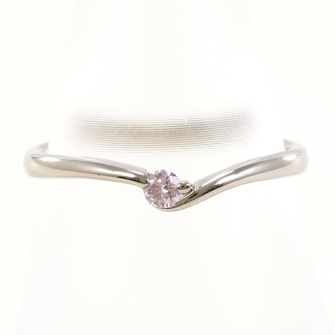 18K (18-karat white gold) ring with a 0.05ct pink diamond, total weight 1.6g. Jewelry. (1 of 7)