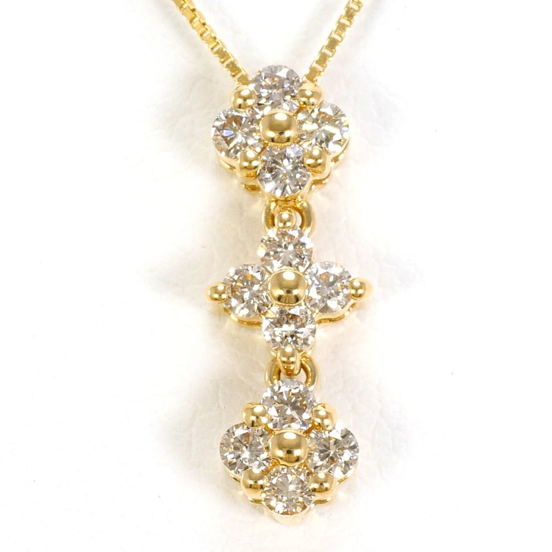 18K (18-karat) Yellow Gold Necklace with 0.30ct Diamond, Total Weight 1.7g, 40cm Length, Jewelry: --- Catalog ---Category: SizeWeight: 1.7g / 0.05oz.Pendant Size: 15mm x 5mm / 0.59'' x 0.19''Neck Circumference: 40 cm / 15.74''Category: DesignColor: Yellow goldMetal: GoldStone: DiamondGender: Women