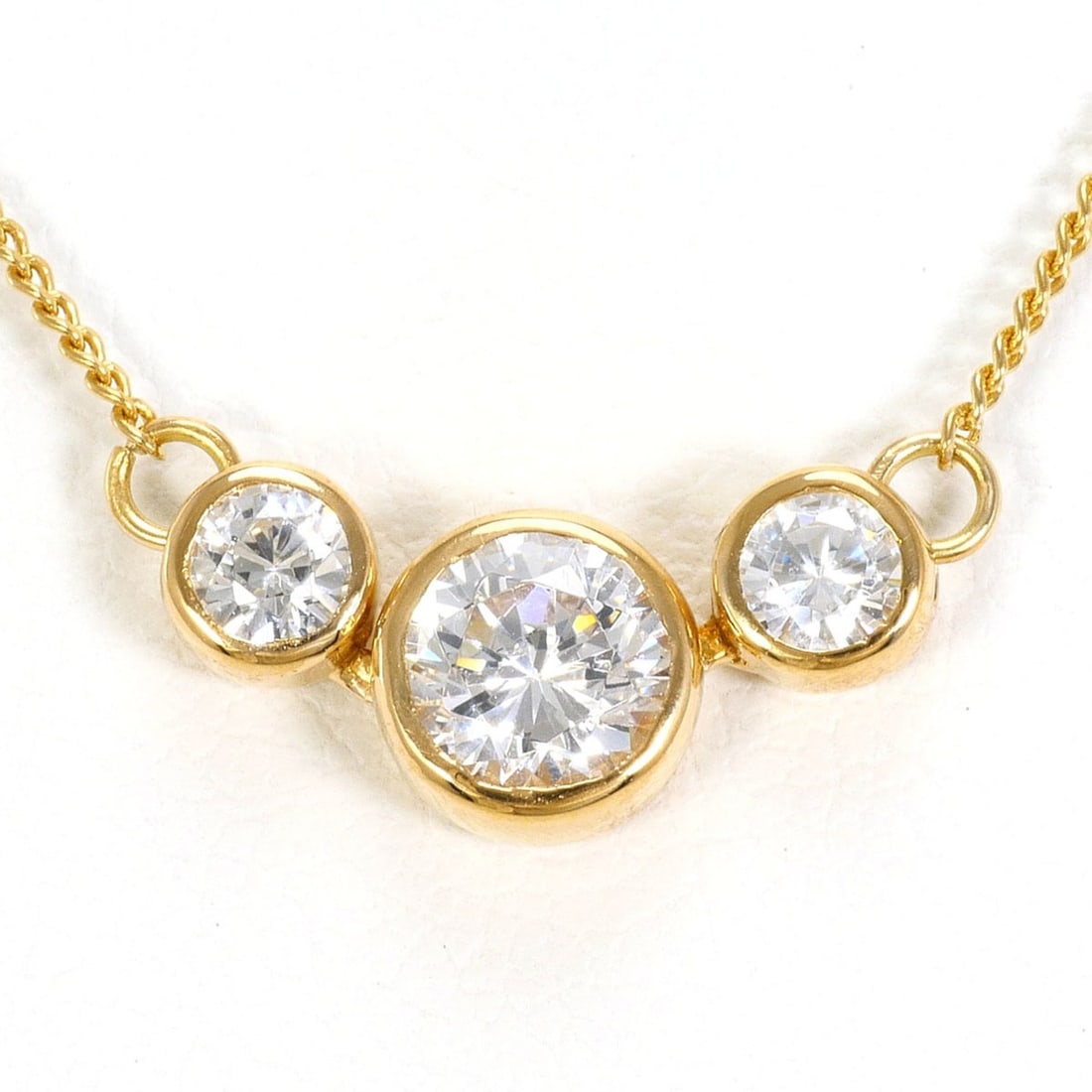 18K (18-karat) Yellow Gold Necklace with Zirconia, Total Weight 2.8g, 42cm, Jewelry: --- Catalog ---Category: SizeWeight: 2.8g / 0.09oz.Pendant Size: 6mm x 19mm / 0.23'' x 0.74''Neck Circumference: 42 cm / 16.53''Category: DesignColor: Yellow goldMetal: GoldGender: WomenMaterial: Yell