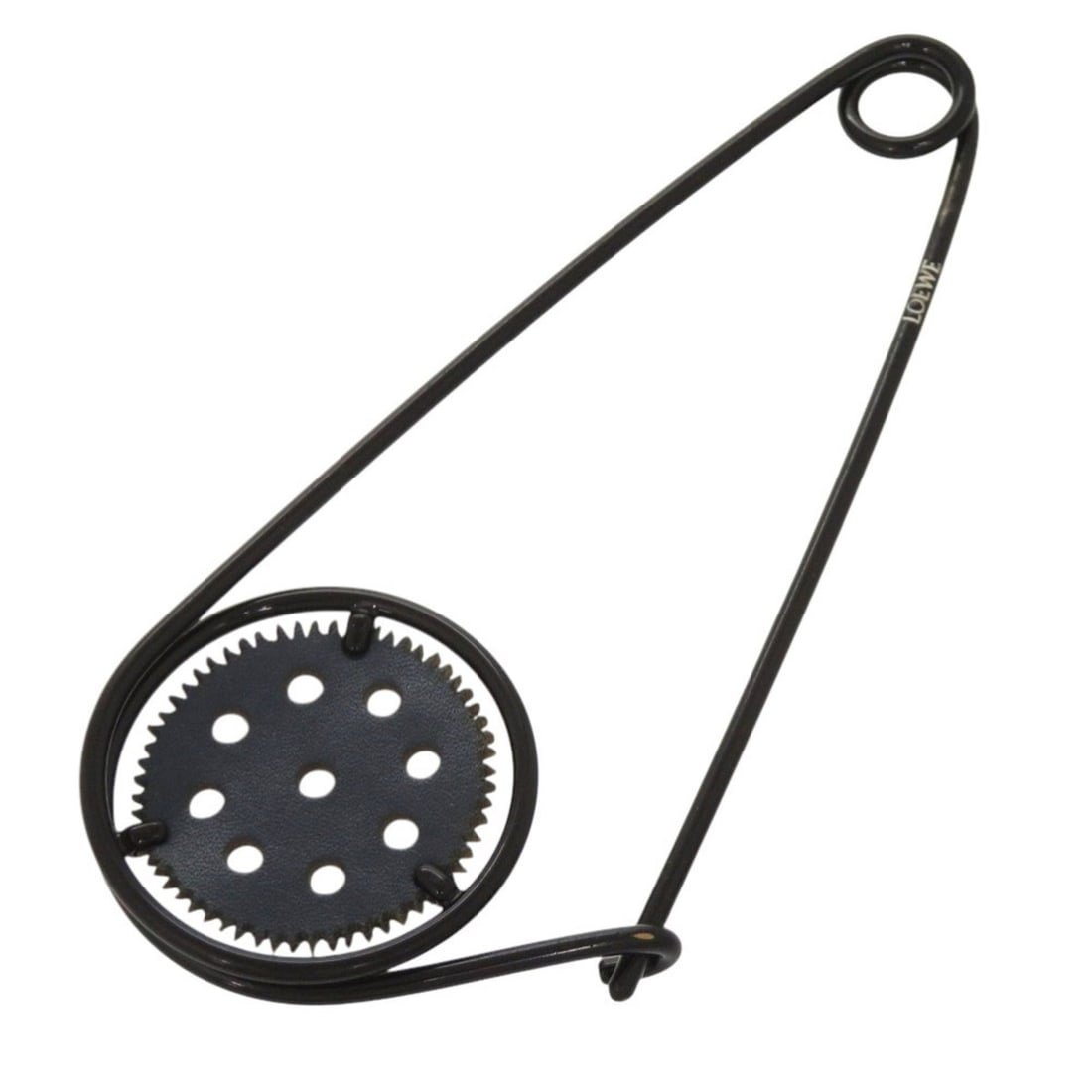 Excellent condition Loewe Meccano Pin Metal Leather Black Brooch Accessory 0646 LOEWE: --- Catalog ---Category: SizeSize (HxWxD): 7cm x 14.5cm / 2.75'' x 5.7''Category: DesignType: Pin broochColor: Black, NavyGender: WomenMaterial: Leather, MetalCategory: GeneralBrand: Loewe--- Item Lis