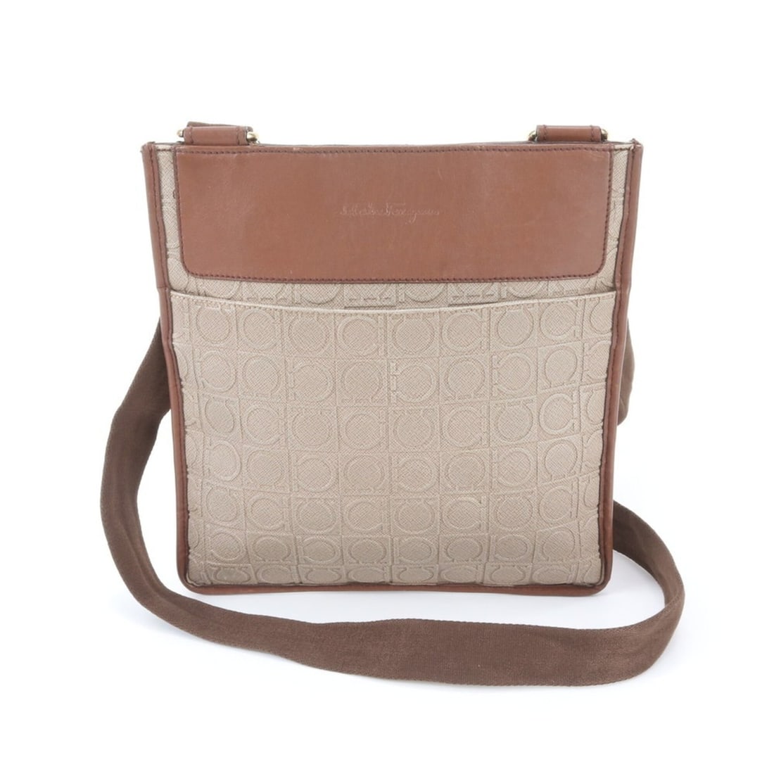 Salvatore Ferragamo Gancini Leather Shoulder Bag, Crossbody Messenger Bag for Men: --- Catalog ---Category: SizeSize (HxWxD): 25cm x 24cm x 1cm / 9.84'' x 9.44'' x 0.39''Category: DesignType: Shoulder bagColor: BrownGender: MenMaterial: Leather , Coated canvas Category: GeneralBrand