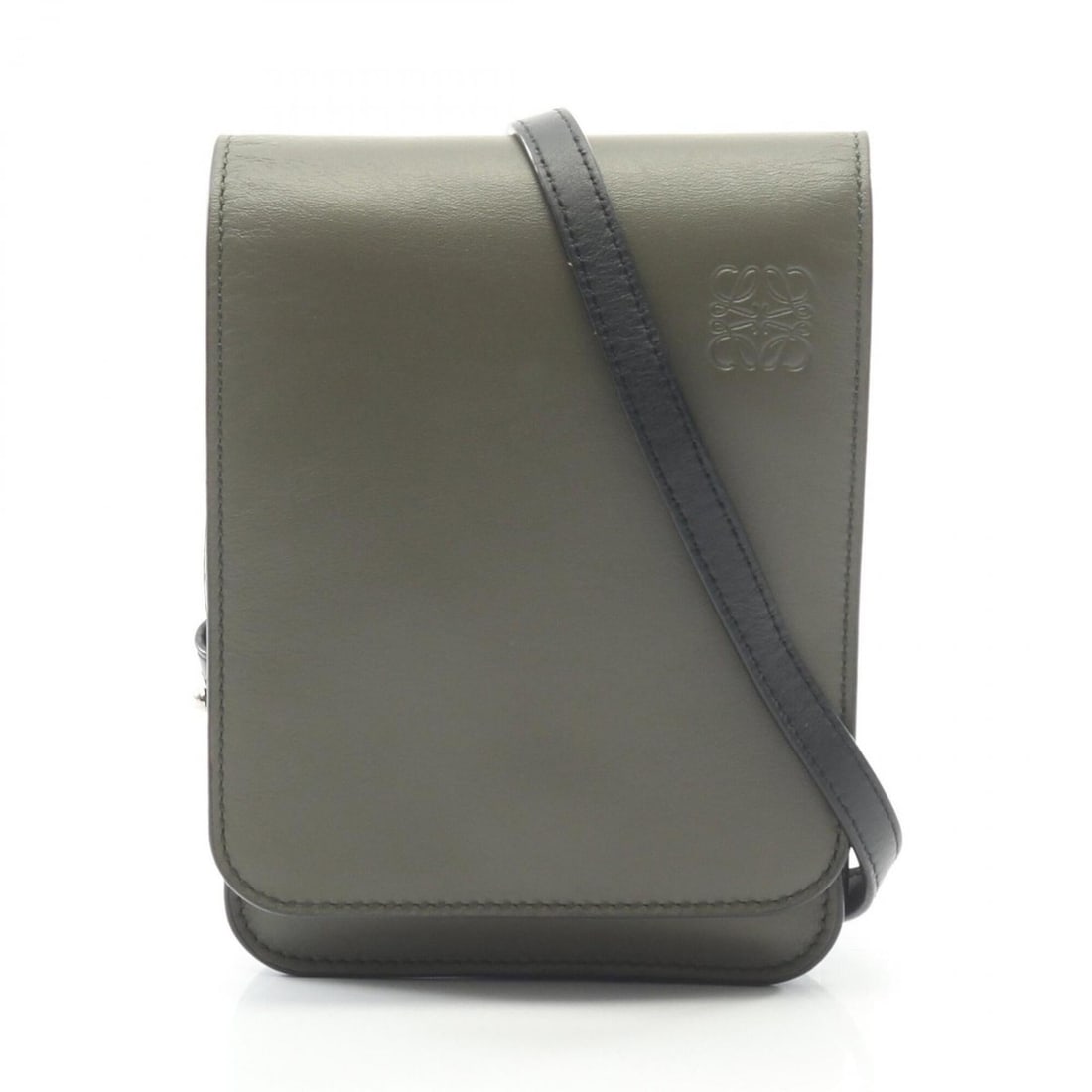Loewe Gusset Flat Crossbody Bag, Shoulder Handbag, Leather, Men's, Khaki/Black: --- Catalog ---Category: SizeSize (HxWxD): 18cm x 12cm x 2.5cm / 7.08'' x 4.72'' x 0.98''Strap Length: 91cm - 115cm / 35.82'' - 45.27''Category: DesignType: Shoulder bag, Sling bagColor: Black, KhakiG