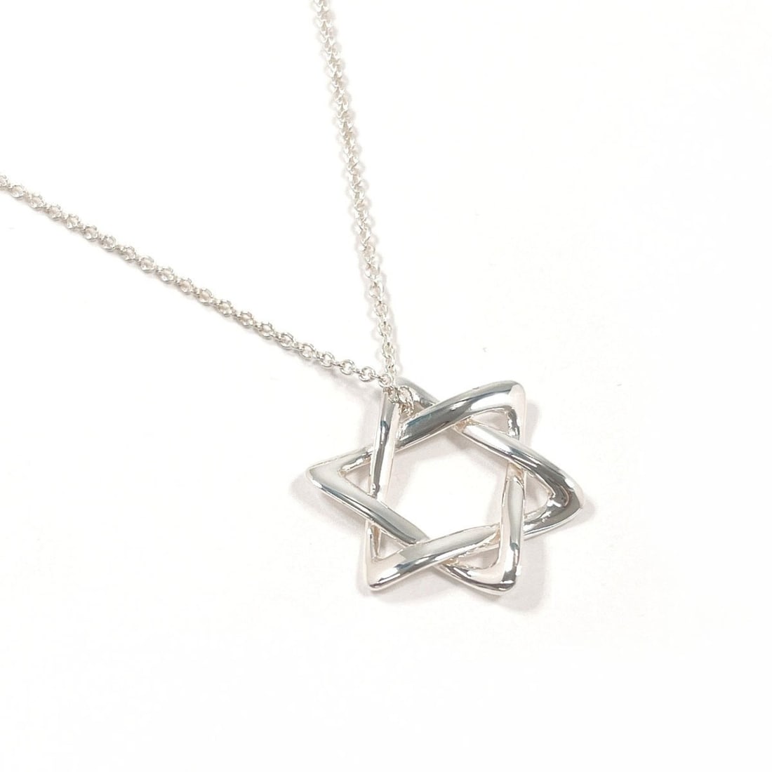 TIFFANY&Co. Tiffany Star of David Elsa Peretti Necklace, Sterling Silver 925, Women's: --- Catalog ---Category: SizePendant Size: 17.5mm x 15.5mm / 0.68'' x 0.61''Neck Circumference: 41 cm / 16.14''Category: DesignColor: SilverGender: WomenMaterial: Silver 925Necklace Type: NecklaceCate