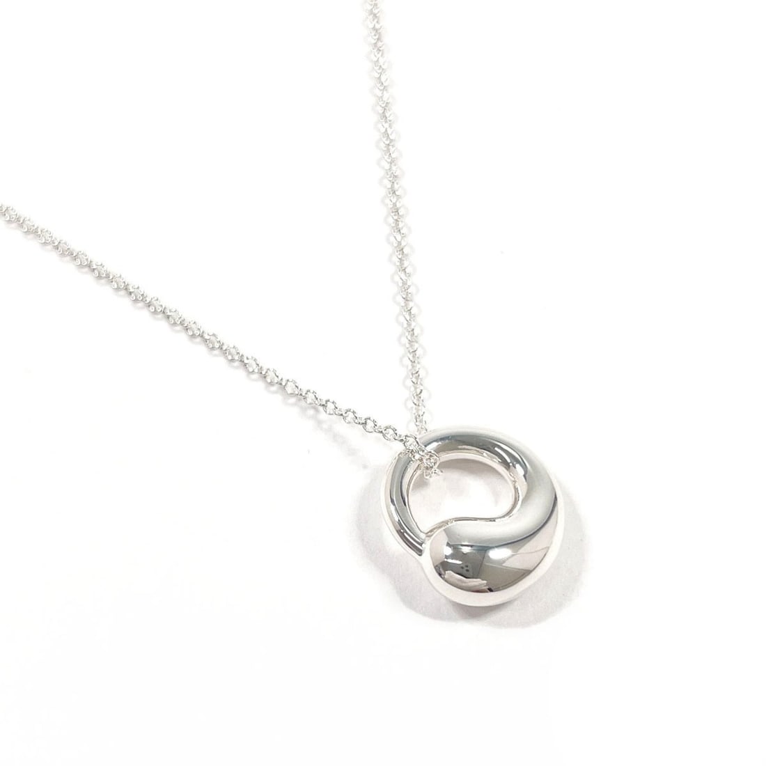 TIFFANY&Co. Tiffany Eternal Circle Elsa Peretti Necklace, Sterling Silver 925, Women's: --- Catalog ---Category: SizePendant Size: 13mm x 12mm / 0.51'' x 0.47''Neck Circumference: 41 cm / 16.14''Category: DesignColor: SilverGender: WomenMaterial: Silver 925Necklace Type: NecklaceCategory