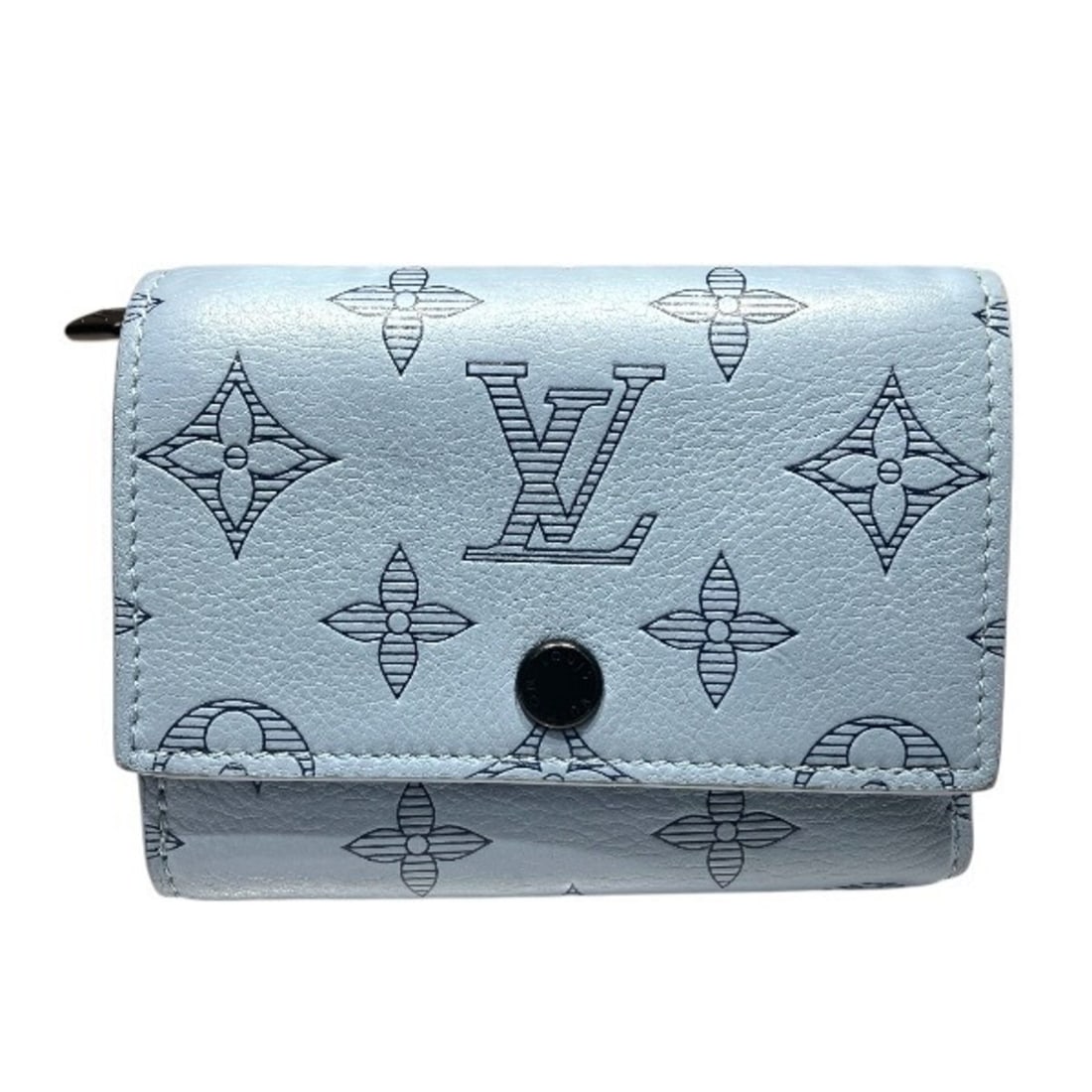 Louis Vuitton Monogram Shadow Victor Wallet M14793 Tri-fold for Women: --- Catalog ---Category: SizeSize (HxWxD): 8.5cm x 11cm x 2cm / 3.34'' x 4.33'' x 0.78''Category: DesignType: Wallet (tri-fold)Color: BlueGender: WomenMaterial: Leather Category: GeneralLine: Monogram