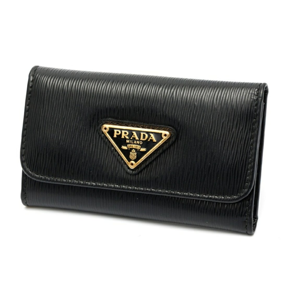 Prada Triangle Key Case 1PG222, Leather, Black: --- Catalog ---Category: DesignType: KeycaseColor: BlackGender: Women,MenMaterial: Leather Category: GeneralBrand: PradaCountry of Origin: ItalyCategory: Physical PropertiesSize (HxWxD): 6cm x 10.5cm 