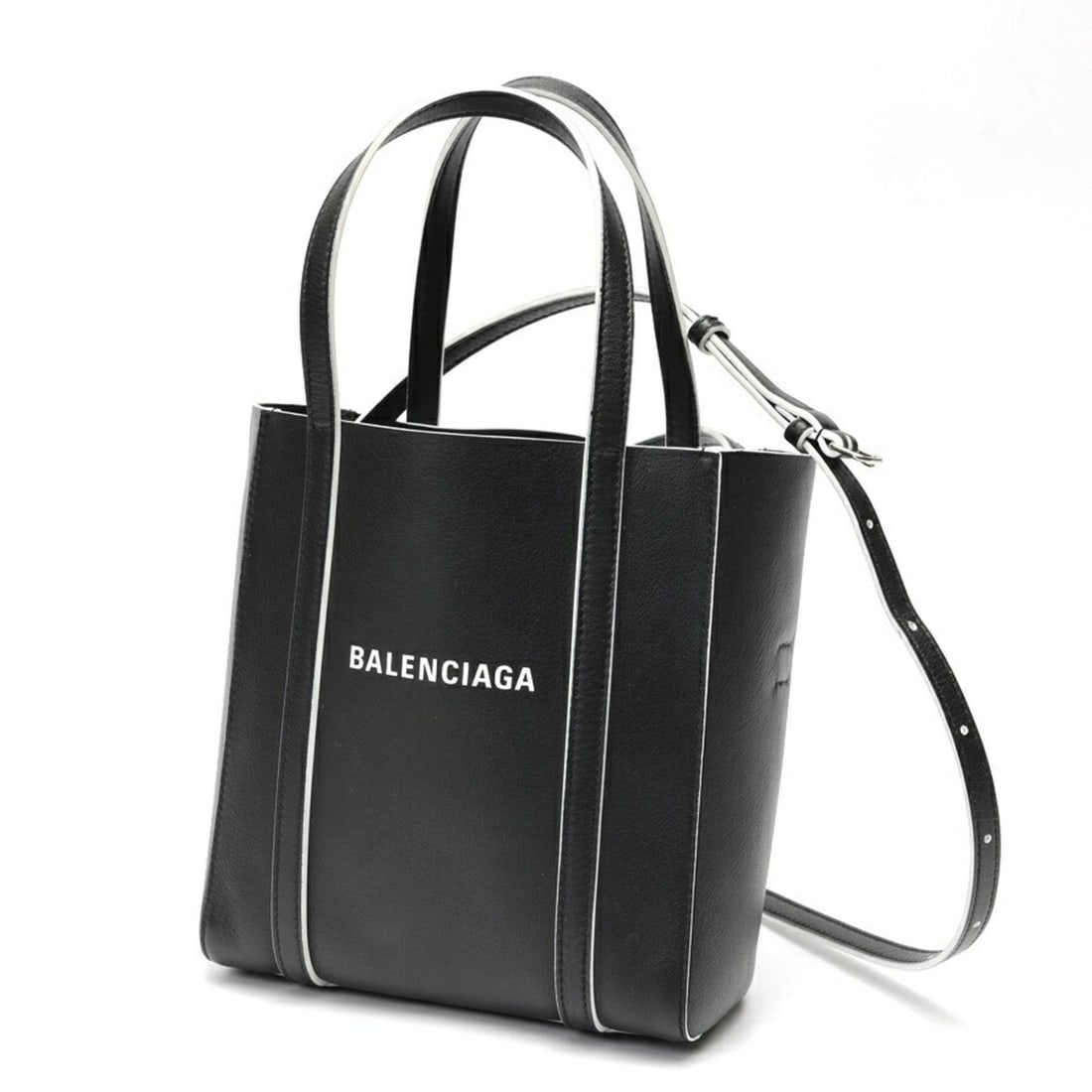 Balenciaga Everyday Tote XXS Shoulder Bag 551815 Leather Black White: --- Catalog ---Category: SizeSize (HxWxD): 21cm x 19cm x 9cm / 8.26'' x 7.48'' x 3.54''Category: DesignType: Shoulder bag, Tote bagColor: BlackGender: Women,MenMaterial: Leather Category: