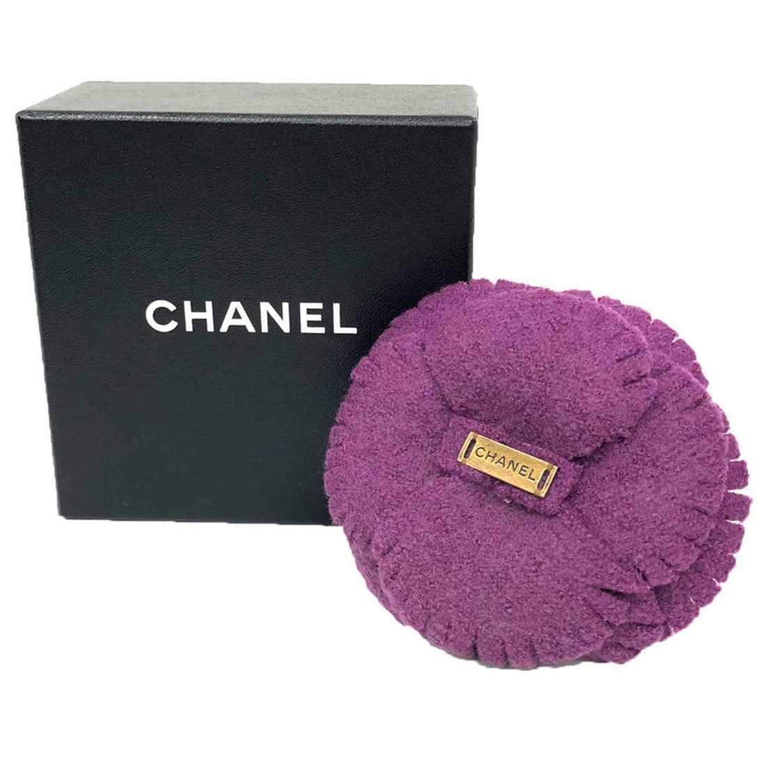 Chanel Camellia Corsage Brooch, Purple, Women's: --- Catalog ---Category: DesignType: CorsageColor: PurpleGender: WomenCategory: GeneralBrand: ChanelCountry of Origin: France--- Item List ---Section: ConditionRanking: Rank SA Used - Hardly any trace