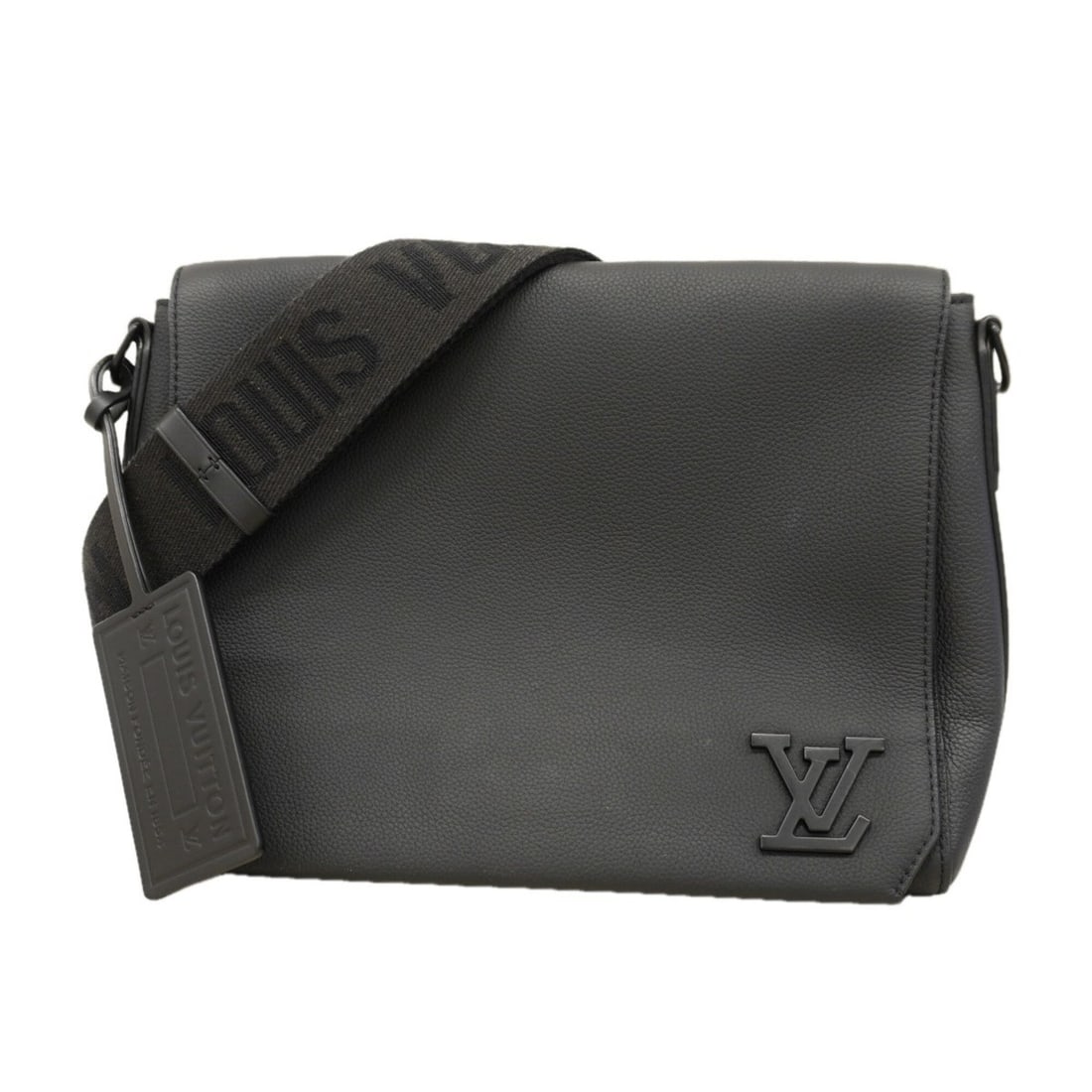 Louis Vuitton Shoulder Bag LV Aerogram Takeoff M57080 Noir Men's P2908622: --- Catalog ---Category: SizeSize (HxWxD): 24cm x 28cm x 9cm / 9.44'' x 11.02'' x 3.54''Category: DesignType: Shoulder bagColor: NoirGender: MenCategory: GeneralMPN: M57080Brand: Louis Vuitton--- Item
