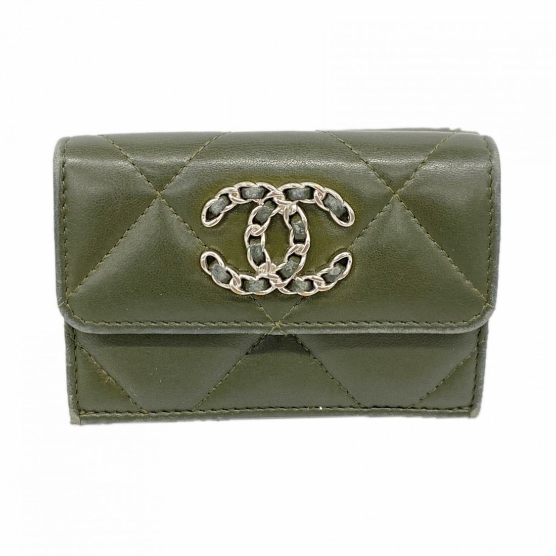 Chanel Tri-fold Wallet, 19, Lambskin, Khaki Gray, Women's: --- Catalog ---Category: SizeSize (HxWxD): 7cm x 10.5cm x 3.5cm / 2.75'' x 4.13'' x 1.37''Category: DesignType: Wallet (tri-fold)Gender: WomenMaterial: Leather Leather/Fur Type: LambskinCategory: Gene