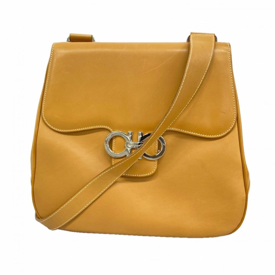Salvatore Ferragamo Gancini Leather Shoulder Bag, Light Brown, Women's: --- Catalog ---Category: SizeSize (HxWxD): 24cm x 26cm x 7.5cm / 9.44'' x 10.23'' x 2.95''Category: DesignType: Shoulder bagColor: Light brownGender: WomenMaterial: Leather Hardware Color: