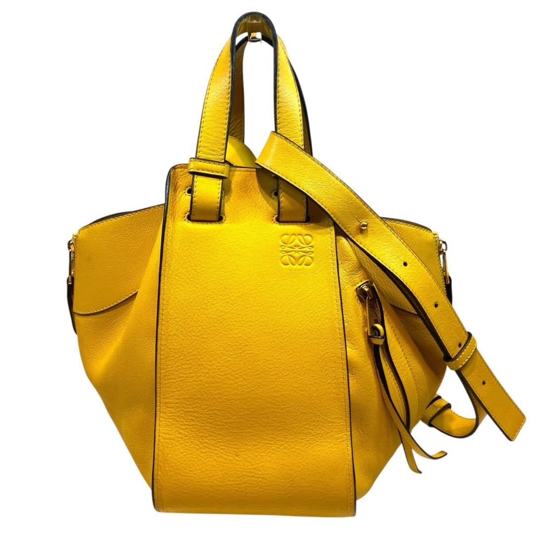 Loewe Hammock Small Handbag Leather: --- Catalog ---Category: SizeSize (HxWxD): 25cm x 30cm x 15cm / 9.84'' x 11.81'' x 5.9''Category: DesignType: HandbagColor: YellowGender: WomenMaterial: Leather Category: GeneralBrand: Loewe--- Item L