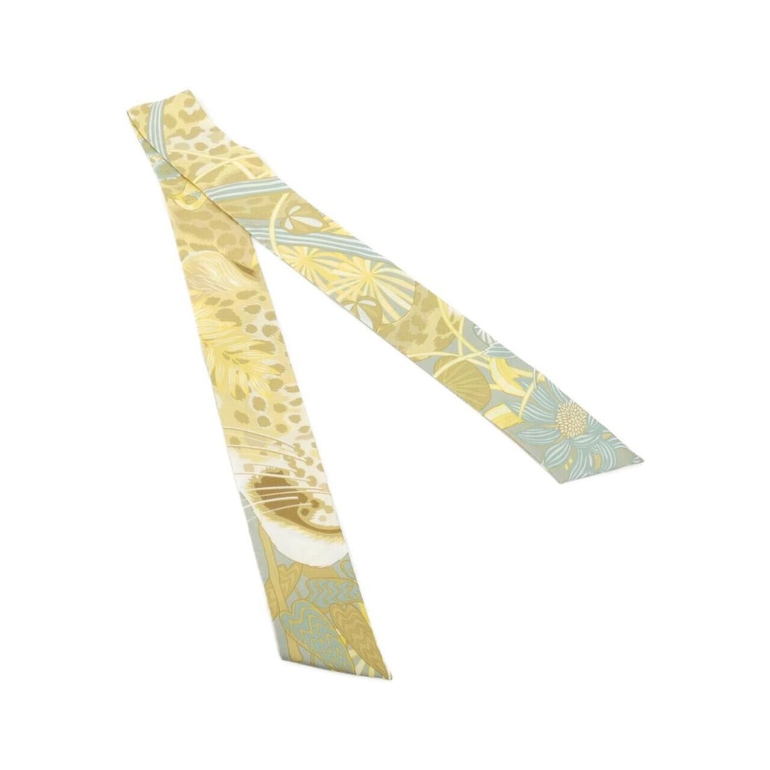 Cartier PANTHERE IN THE JUNGLE OS000262 Scarf/Muffler: --- Catalog ---Category: SizeSize (LxW): 6cm x 1.06m / 2.36'' x 41.73''Category: DesignType: ScarfColor: YellowGender: Men,WomenMaterial: Silk Category: GeneralMPN: OS000262Brand: Cartier--- Item List
