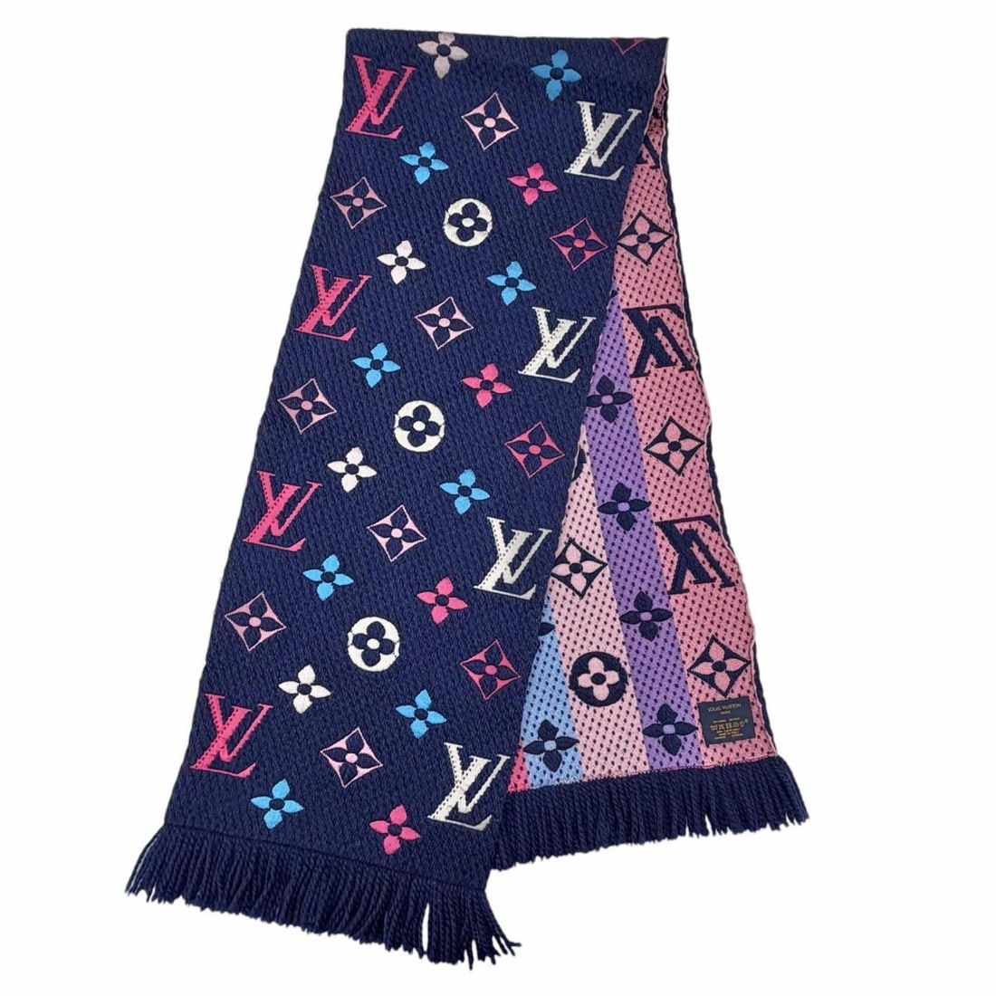 LOUIS VUITTON M70899 Echarpe Logomania Wool Silk Fringe Scarf, Navy Multi, Made in Italy, Women's: --- Catalog ---Category: SizeSize (LxW): 1.75m x 31cm / 68.89'' x 12.2''Category: DesignType: StoleColor: Multi-color, NavyGender: WomenMaterial: Wool 81%, Silk 19%Category: GeneralBrand: Louis Vuitto