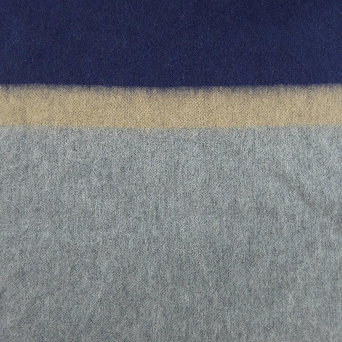 Louis Vuitton M76590 Scarf - 4