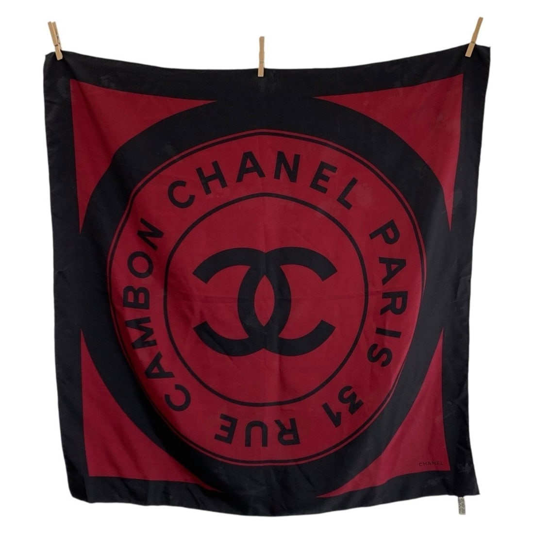 CHANEL Vintage 31 RUE CAMBON Coco Mark Wine Red Black Silk Scarf/Muffler for Women: --- Catalog ---Category: SizeSize (LxW): 84cm x 87cm / 33.07'' x 34.25''Category: DesignType: ScarfColor: Black, Red colorGender: WomenSeason: VintageMaterial: Silk Category: GeneralBrand: ChanelCount