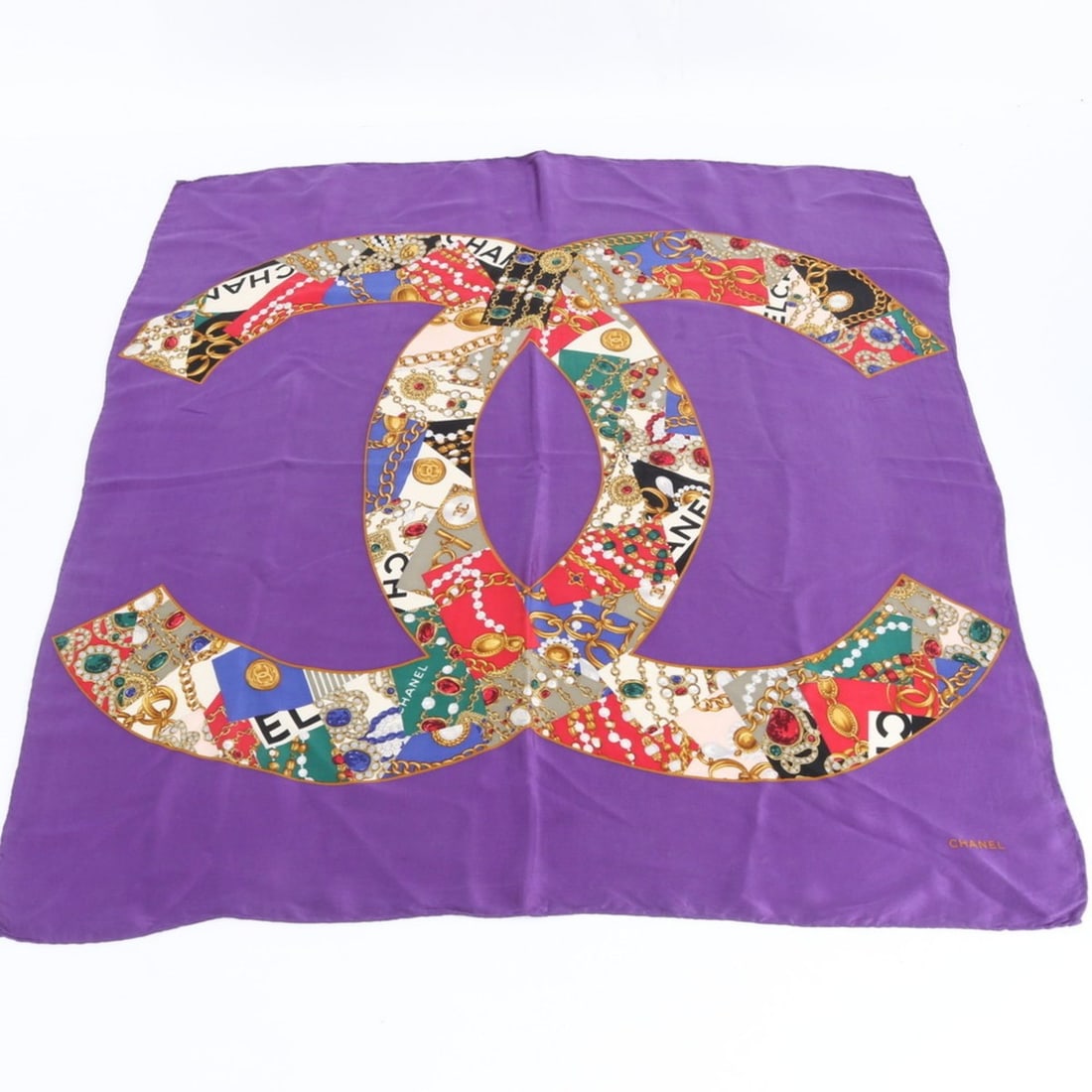 Chanel Coco Mark Gripoix Colored Stone Chain Jewelry Scarf/Muffler/Stole for Women: --- Catalog ---Category: SizeSize (LxW): 84cm x 84cm / 33.07'' x 33.07''Category: DesignType: ScarfColor: PurpleGender: WomenCategory: GeneralBrand: Chanel--- Item List ---Section: ConditionRanking: R