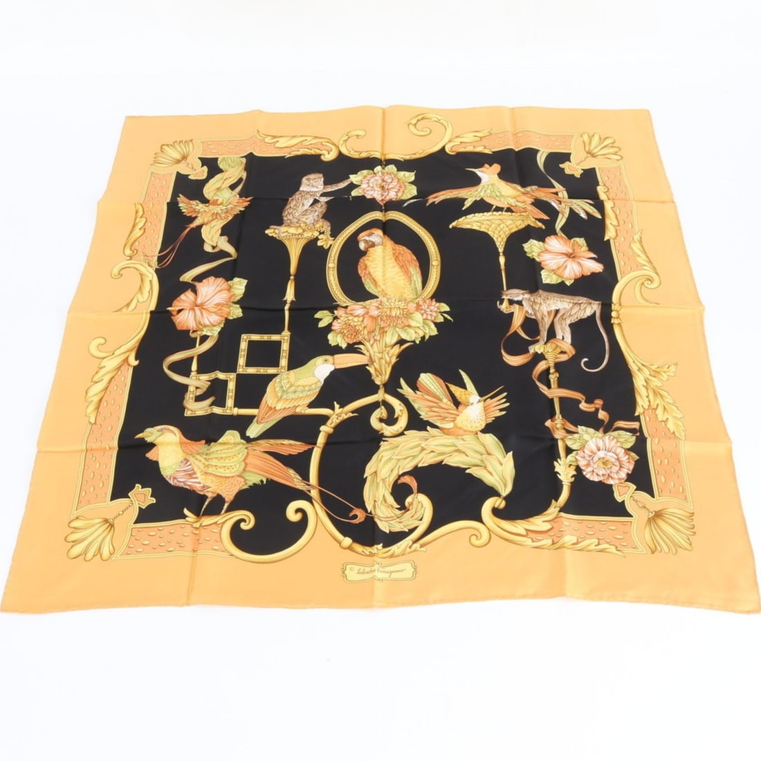Salvatore Ferragamo Silk Bird Animal Scarf/Muffler, Beige, Large Size, Women's: --- Catalog ---Category: SizeSize (LxW): 86cm x 86cm / 33.85'' x 33.85''Category: DesignType: ScarfColor: BeigeGender: WomenMaterial: Silk Category: GeneralBrand: Salvatore FerragamoCountry of Origin: