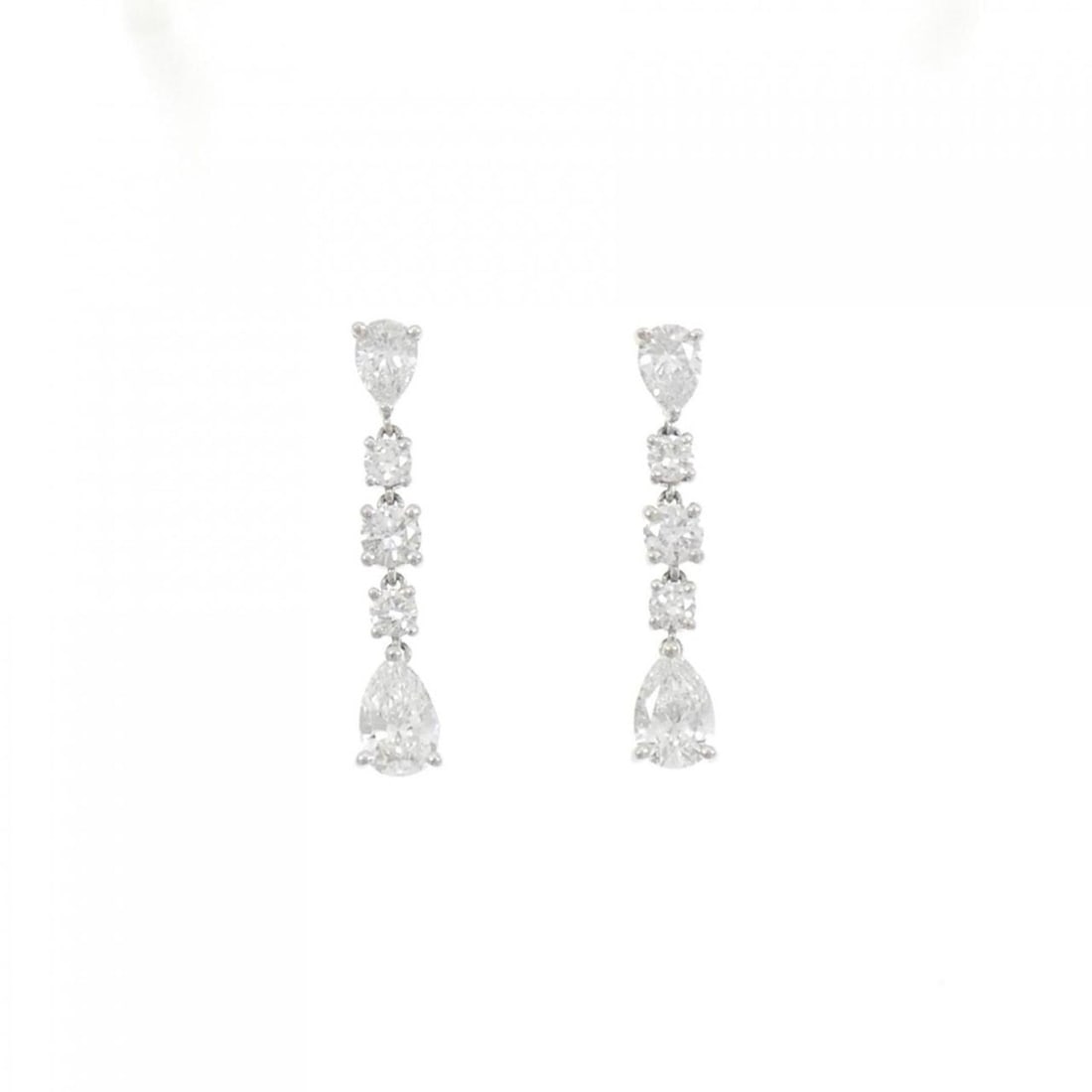 Tiffany drop earrings: --- Catalog ---Category: SizeSize (HxWxD): 23.90mm x 4.60mm / 0.94'' x 0.18''Category: DesignType: Drop earringsColor: PlatinumStone: DiamondGender: WomenMaterial: Platinum 950Category: GeneralBrand: 