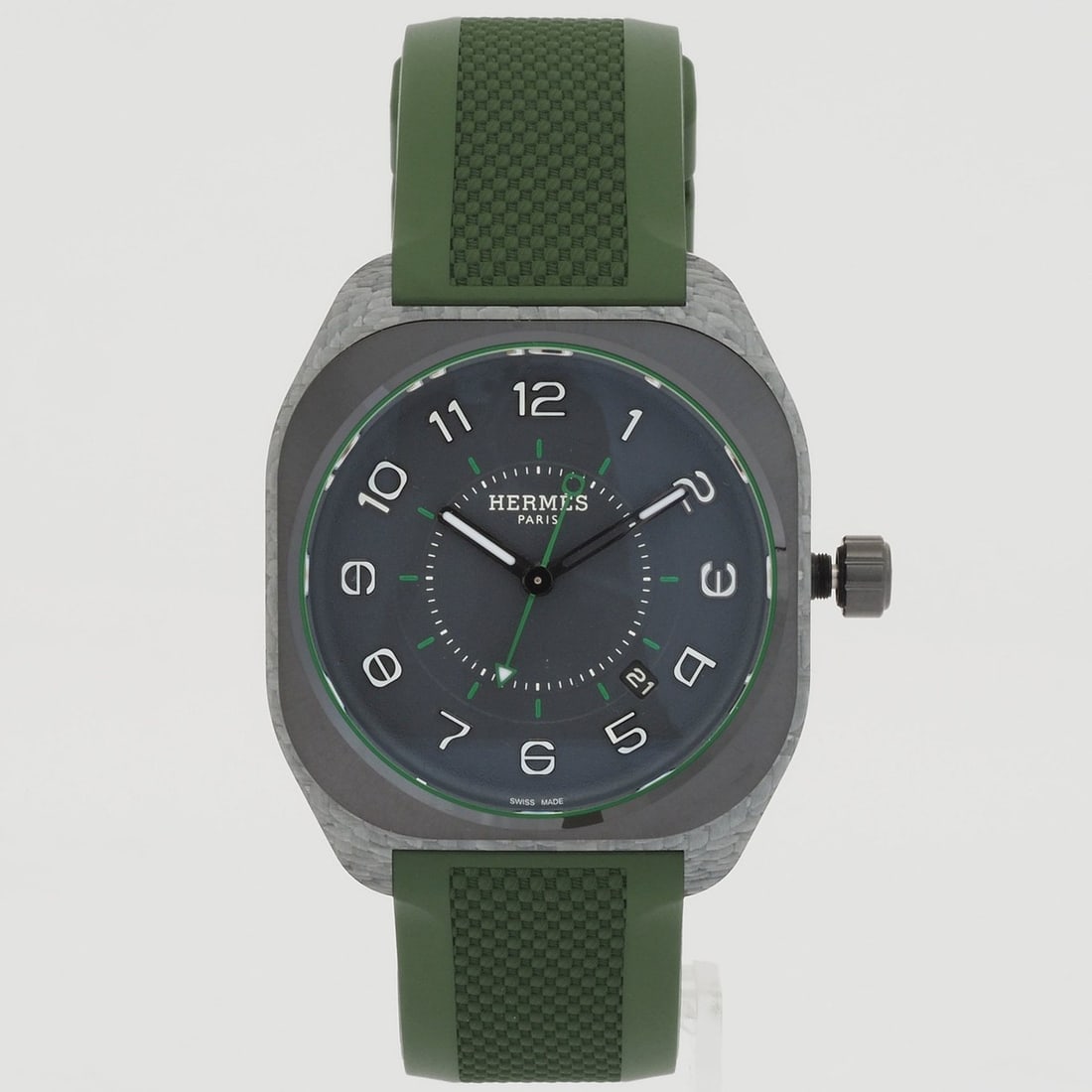 Hermes H08 39mm OH8 Watch Green x Black SP1.746.338 Men's Automatic HERMES: --- Catalog ---Category: SizeWrist Size: 16.5cm - 20cm / 6.49'' - 7.87''Case Diameter: 39mm / 1.54''Category: DesignType: WristwatchGender: MenColor (Dial): BlackMaterial (Band): RubberMaterial
