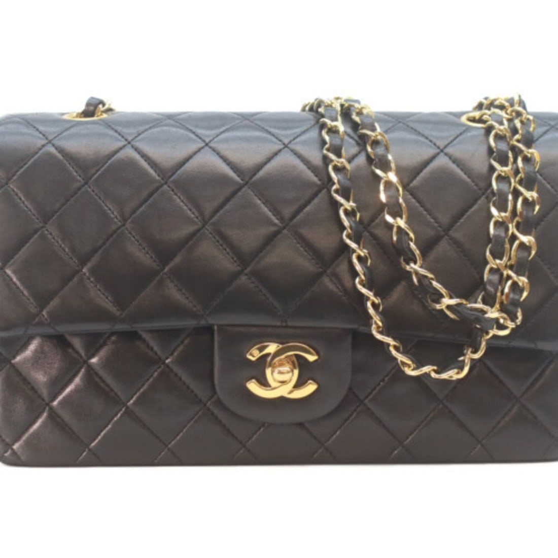 CHANEL A01112 Lambskin Double Flap Matelassé 25 Shoulder Bag, Black with Gold Hardware, Women's: --- Catalog ---Category: SizeSize (HxWxD): 15cm x 26cm x 6.5cm / 5.9'' x 10.23'' x 2.55''Category: DesignType: Shoulder bagColor: BlackGender: WomenMaterial: Leather Hardware Color: GoldLeather/Fur Ty