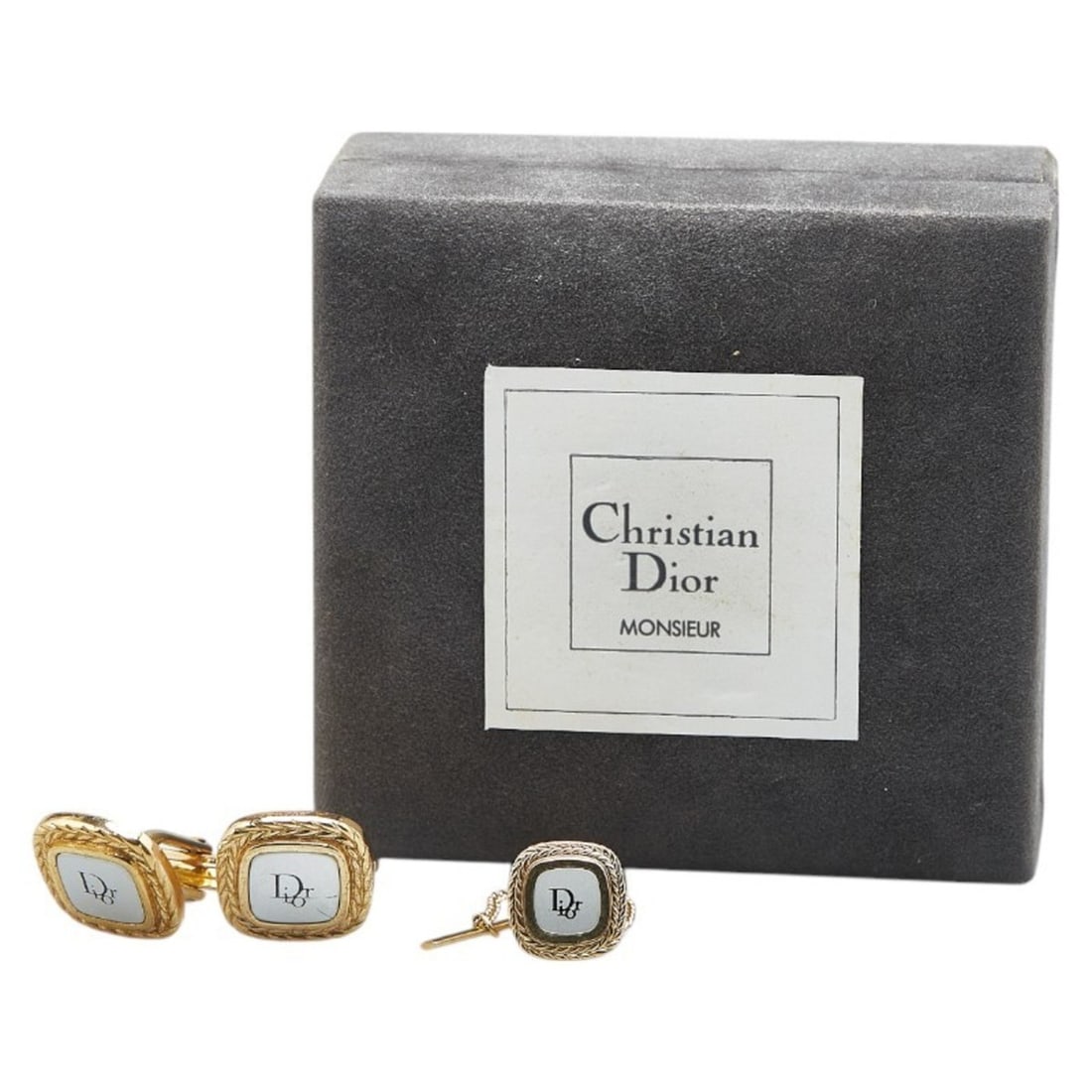 Christian Dior Dior logo tie pin and cufflinks set in gold silver plated for men: --- Catalog ---Category: SizeSize (HxWxD): 26.60mm x 17.20mm / 1.05'' x 0.68''Category: DesignType: CufflinksColor: Gold, SilverGender: MenCategory: GeneralBrand: Christian Dior--- Item List ---Sectio