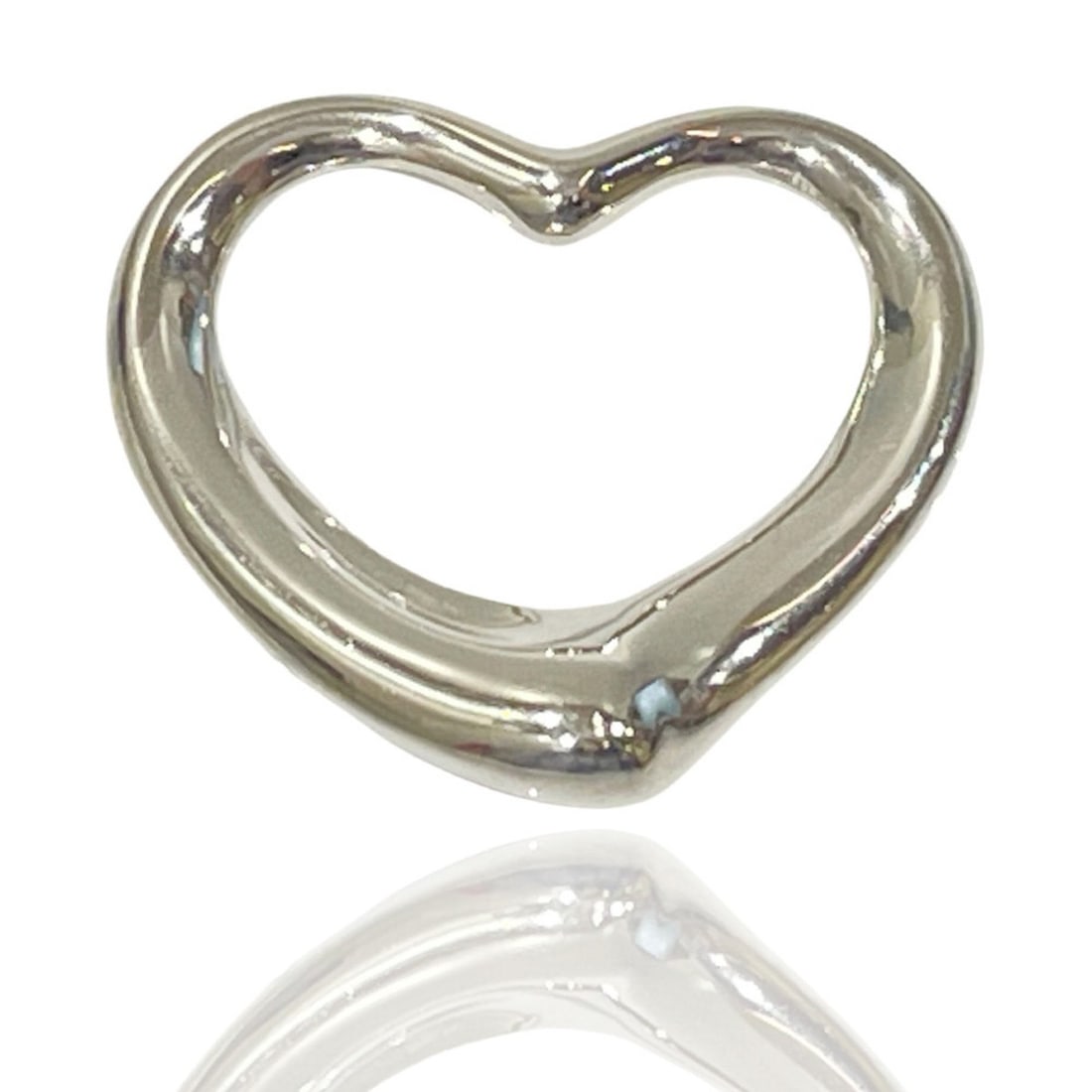TIFFANY&Co. Tiffany Silver 925 Pendant Top Open Heart Women's 20482801: --- Catalog ---Category: SizeWeight: 6.6g / 0.23oz.Category: DesignGender: WomenMaterial: Silver 925Pendant Type: PendantNecklace Type: PendantCategory: GeneralLine: Open HeartBrand: Tiffany--- Item L
