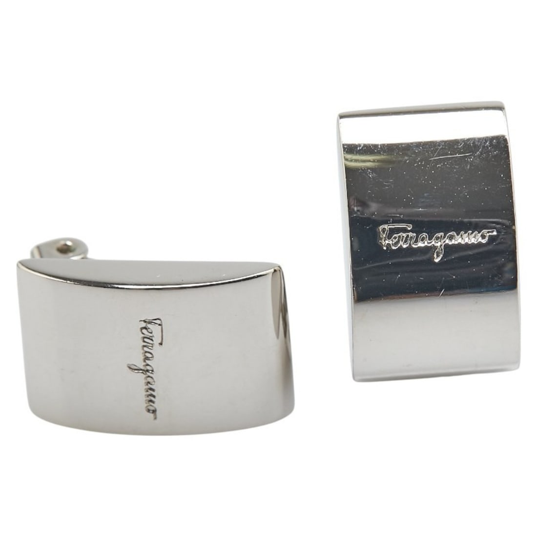Salvatore Ferragamo logo earrings in silver metal for women.: --- Catalog ---Category: SizeSize (HxWxD): 19.40mm x 12.20mm / 0.76'' x 0.48''Category: DesignType: Clip earringsColor: SilverGender: WomenMaterial: MetalCategory: GeneralBrand: Salvatore Ferragamo---