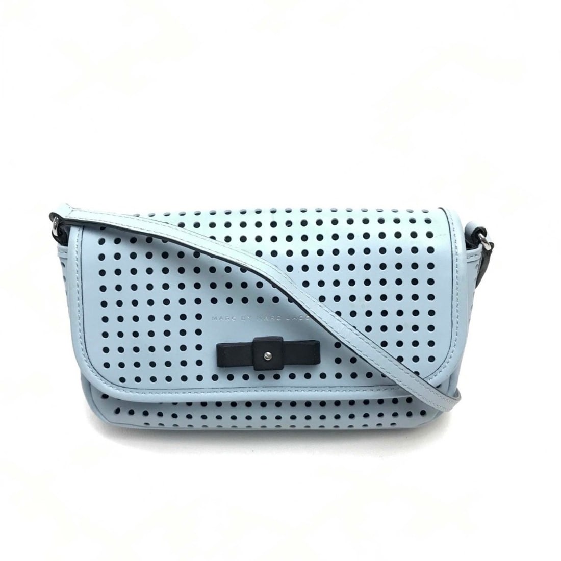 Marc jacobs Crossbody Bag Pochette Shoulder Bag Light Blue Based: --- Catalog ---Category: SizeSize: W19cmxH12cmxD5cm/W7.5xH4.7xD2.0inch Shoulder is adjustable. The height of the bag includes the flap.Category: DesignType: Shoulder bagColor: BlueGender: