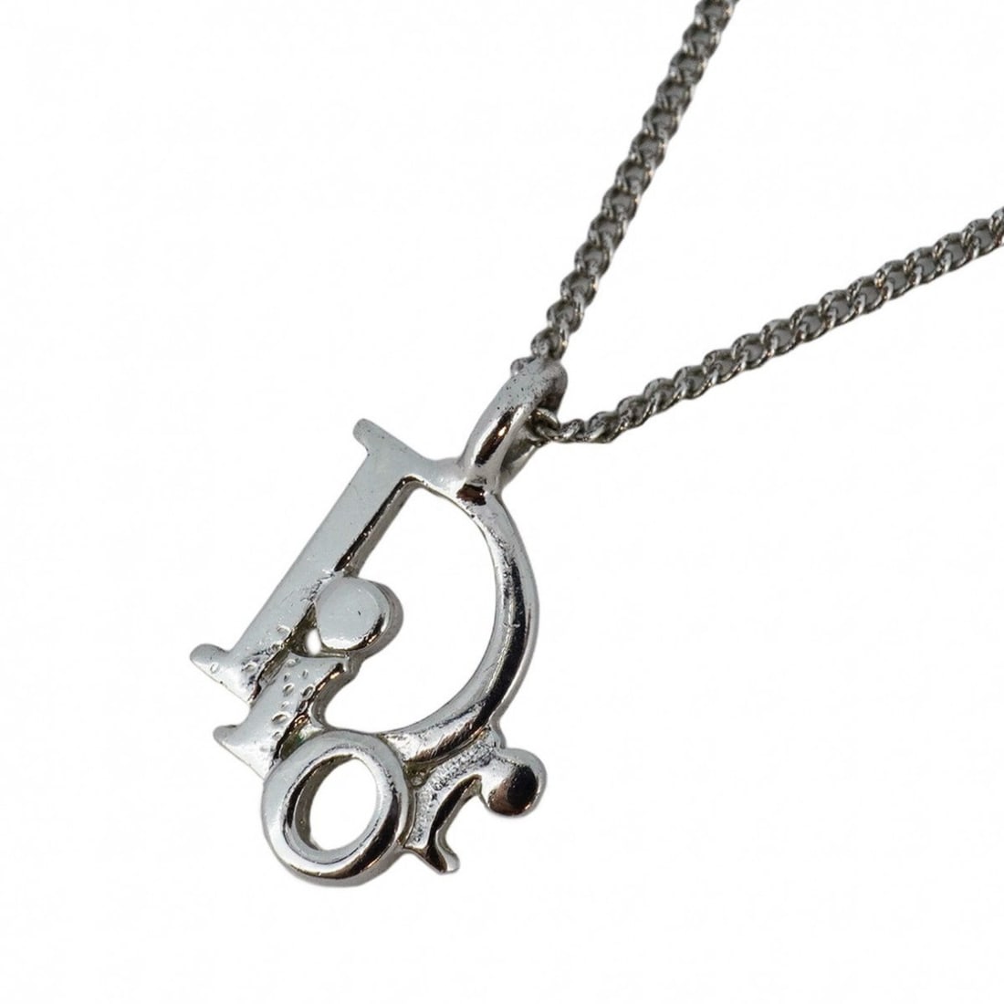 Christian Dior Necklace Metal Silver Ladies: --- Catalog ---Category: SizePendant Size: 17.3mm x 11.6mm / 0.68'' x 0.45''Neck Circumference: 39 cm - 44 cm / 15.35'' - 17.32''Category: DesignColor: SilverGender: WomenMaterial: MetalNecklace Type: