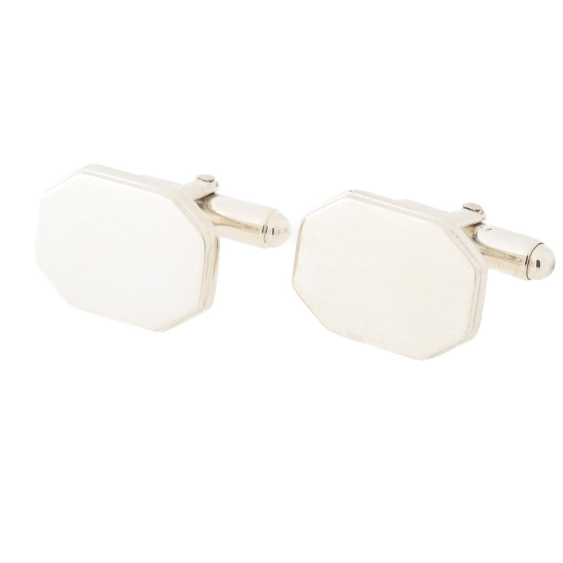 Tiffany TIFFANY Cufflinks Sv.925 Octagon A-156857: --- Catalog ---Category: SizeSize (HxWxD): 14.00mm x 19.00mm x 2.20mm / 0.55'' x 0.75'' x 0.09''Category: DesignType: CufflinksColor: SilverGender: MenMaterial: Silver 925Category: GeneralBrand: Tiffa