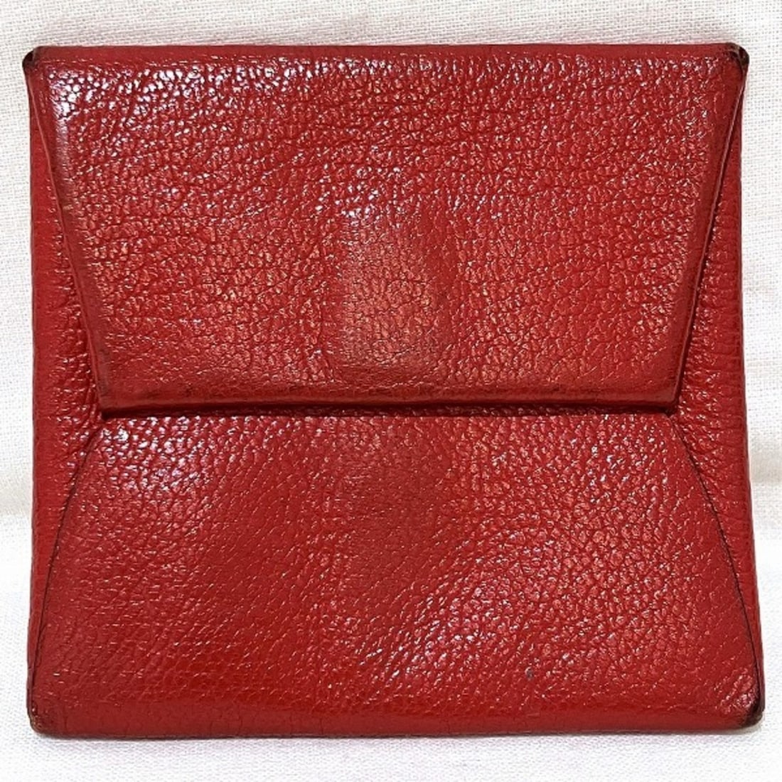 Hermes Bastia Red Leather Wallet/Coin Case Women's Wallet: --- Catalog ---Category: SizeSize (HxWxD): 8cm x 8.5cm x 5.00mm / 3.14'' x 3.34'' x 0.19''Category: DesignType: Coin purse/coin caseColor: Red colorGender: WomenMaterial: Leather Category: GeneralBran