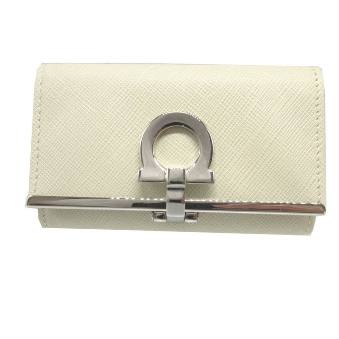 Salvatore Ferragamo Gancini Leather White 6-ring Key Case 0028Salvatore: --- Catalog ---Category: DesignType: KeycaseColor: WhiteGender: Men,WomenMaterial: Leather Category: GeneralBrand: Salvatore FerragamoCategory: Physical PropertiesSize (HxWxD): 6.3cm x 10cm x 1.3cm / 