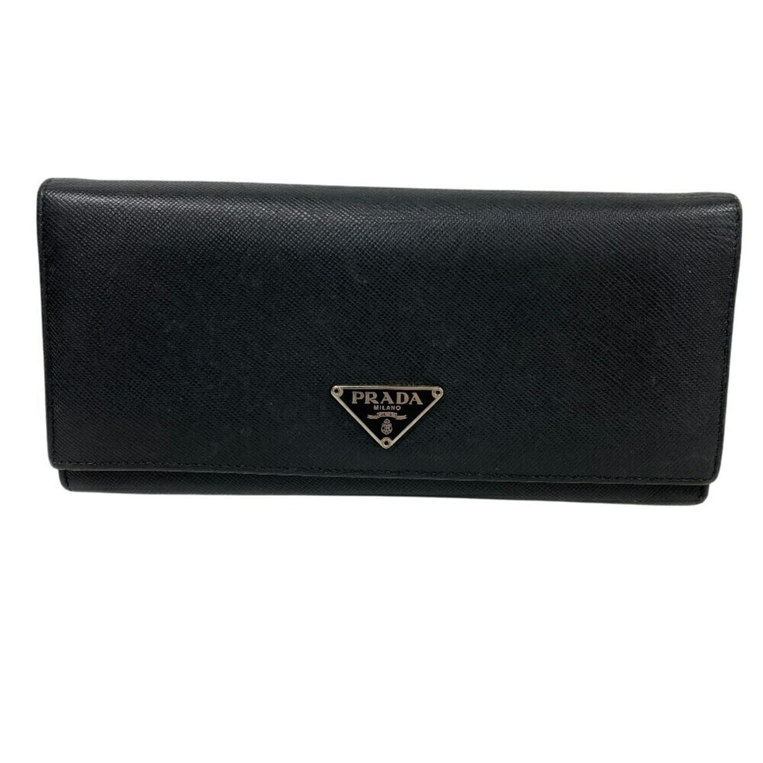 PRADA Prada Triangle Plate W Saffiano Long Wallet Black Unisex: --- Catalog ---Category: SizeSize (HxWxD): 9cm x 18.5cm / 3.54'' x 7.28''Category: DesignType: Long wallet (bi-fold)Color: BlackGender: Women,MenMaterial: Leather Category: GeneralBrand: Prada--- Item