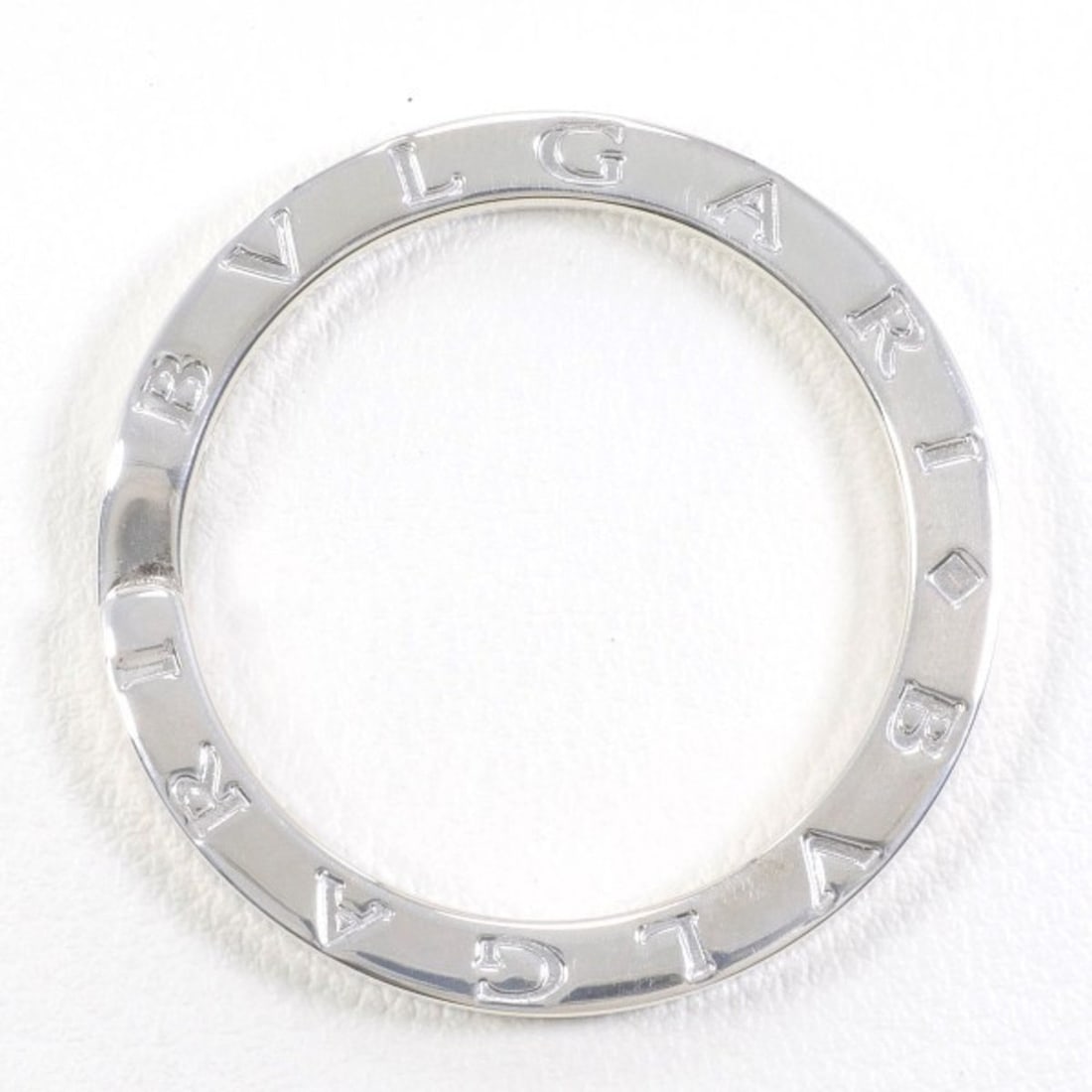 Bvlgari Bulgari Silver Key Ring Total weight approx. 11.2g: --- Catalog ---Category: SizeSize (HxWxD): 3.4cm x 3.4cm / 1.33'' x 1.33''Category: DesignType: KeyringGender: WomenMaterial: Silver 925Category: GeneralBrand: Bvlgari--- Item List ---Section: Conditi