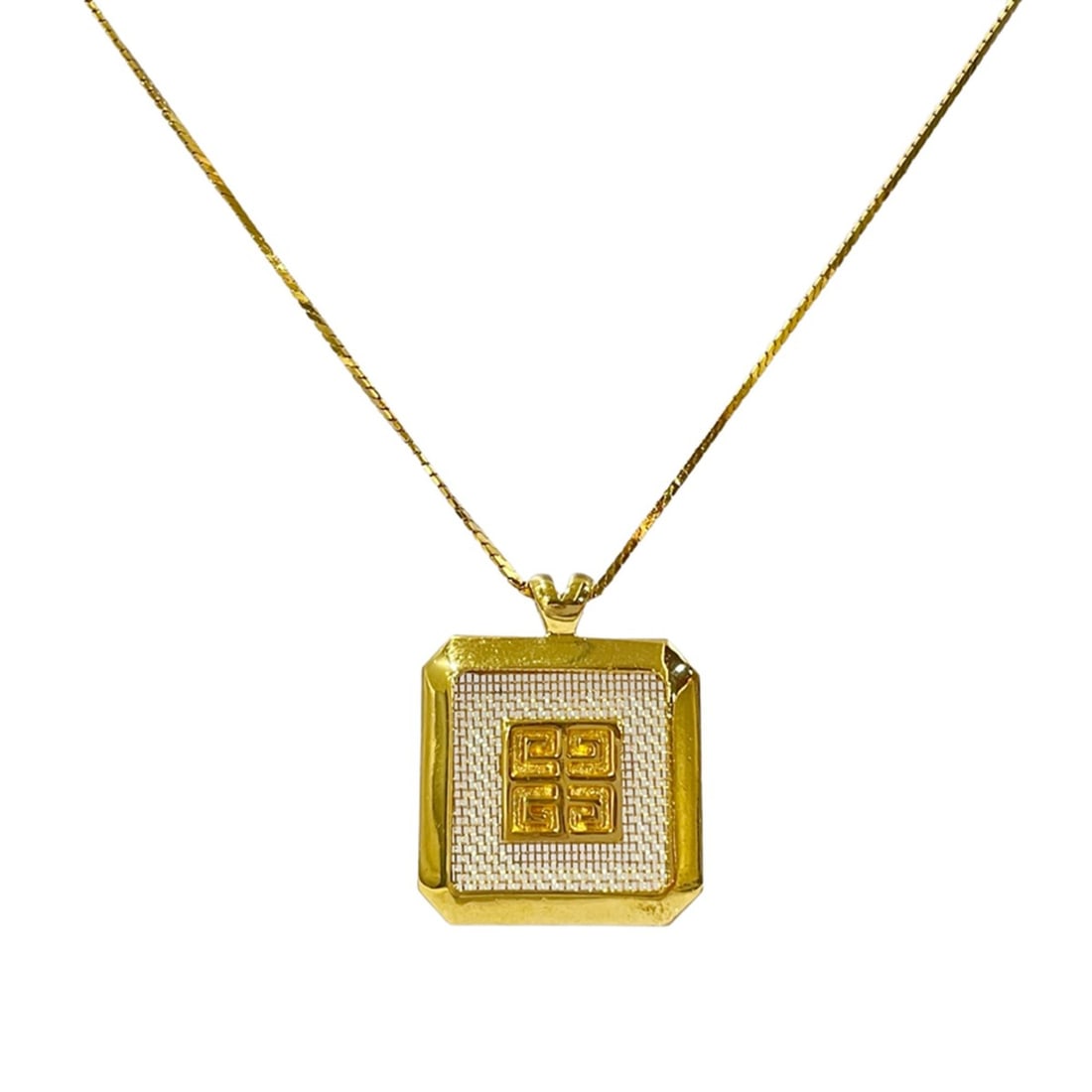 GIVENCHY GP Necklace 4G Logo Mesh Square Vintage Women's Gold 20482750: --- Catalog ---Category: SizePendant Size: 3.5mm x 2.5mm / 0.13'' x 0.09''Neck Circumference: 47 cm / 18.5''Category: DesignGender: WomenMaterial: Gold platingNecklace Type: NecklaceCategory: GeneralB