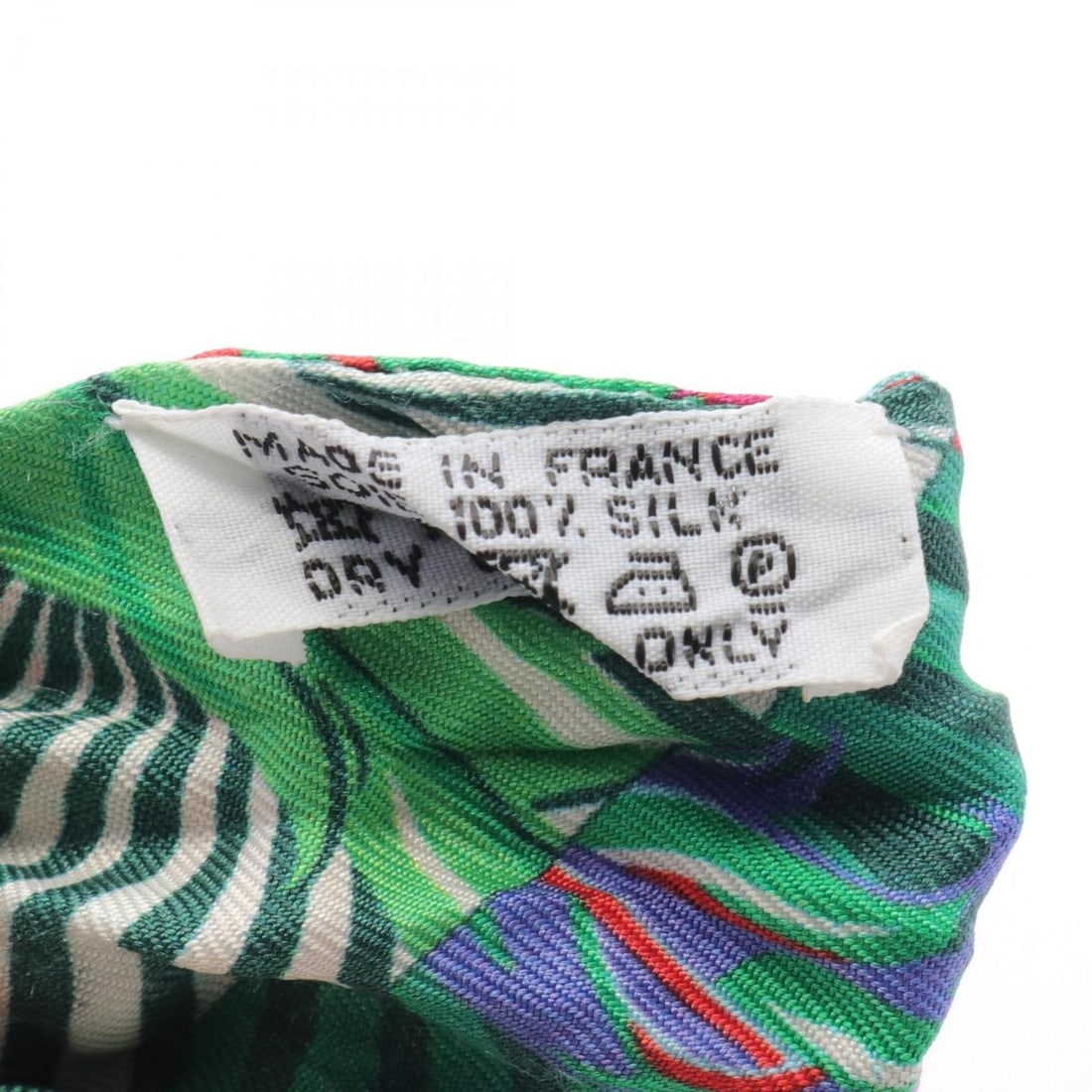 Hermes HERMES Twilly MYTHIQUES PHOENIX Scarf Silk Women's Red Green Multicolor: --- Catalog ---Category: SizeSize (LxW): 84cm x 5cm / 33.07'' x 1.96''Category: DesignType: ScarfColor: Green, Multi-color, Red colorGender: WomenMaterial: Silk Category: GeneralBrand: Hermes--- Item 