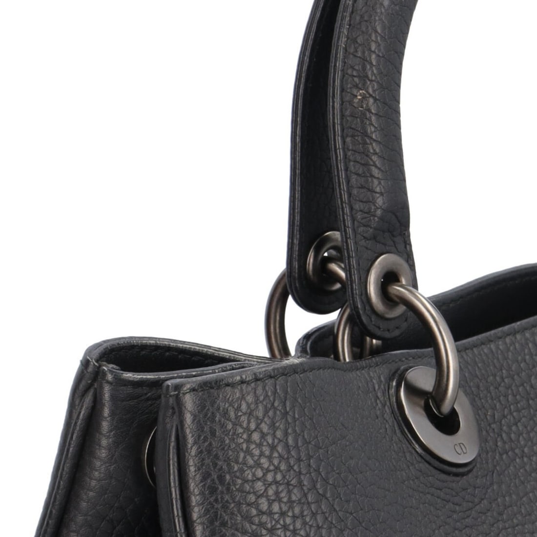 GUCCI GG Marmont 6-ring key ring, black, Gucci: --- Catalog ---Category: DesignType: KeycaseColor: BlackGender: Women,MenNumber of Key Hooks: 6Category: GeneralBrand: GucciCategory: Physical PropertiesSize (HxWxD): 6.5cm x 9cm / 2.55'' x 3.54''--- 
