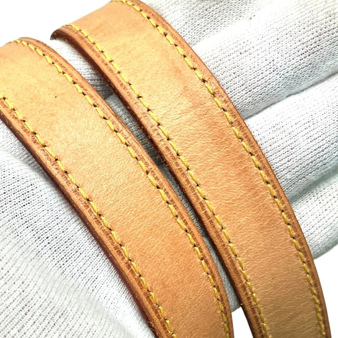 HERMES Hermes Belt Motif Accessory Scarf Ring Metal Women's Gold: --- Catalog ---Category: DesignType: Scarf ringColor: GoldGender: WomenMaterial: Metal Category: GeneralBrand: Hermes--- Item List ---Section: ConditionRanking: Rank AB Used - Traces of usage, scratch