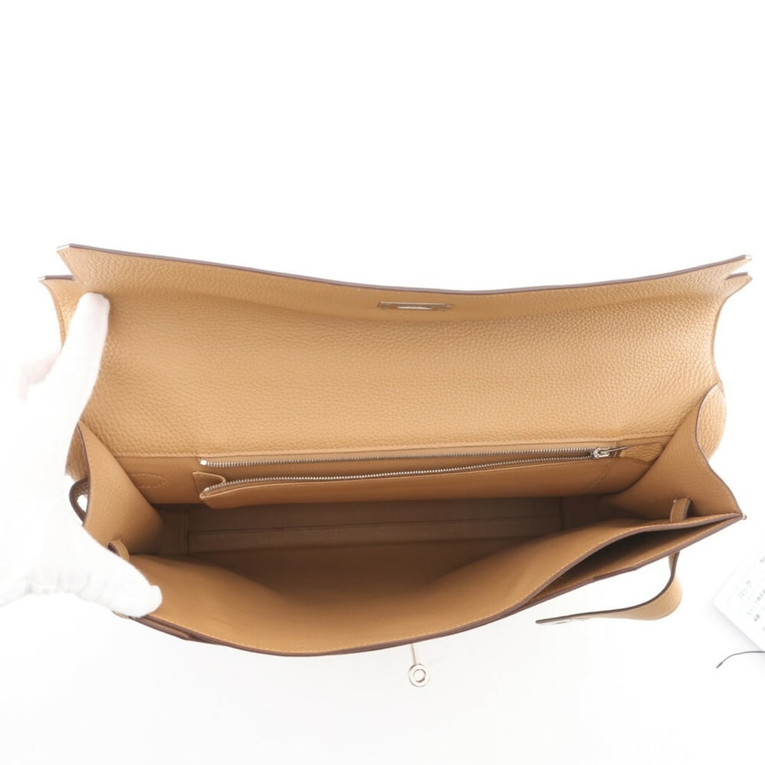 Salvatore Ferragamo Vara Leather Shoulder Bag Brown Women's z2876: --- Catalog ---Category: SizeSize (HxWxD): 17cm x 19cm x 8cm / 6.69'' x 7.48'' x 3.14''Category: DesignType: Shoulder bagColor: BrownGender: WomenMaterial: Leather Category: GeneralBrand: Salvatore Fe