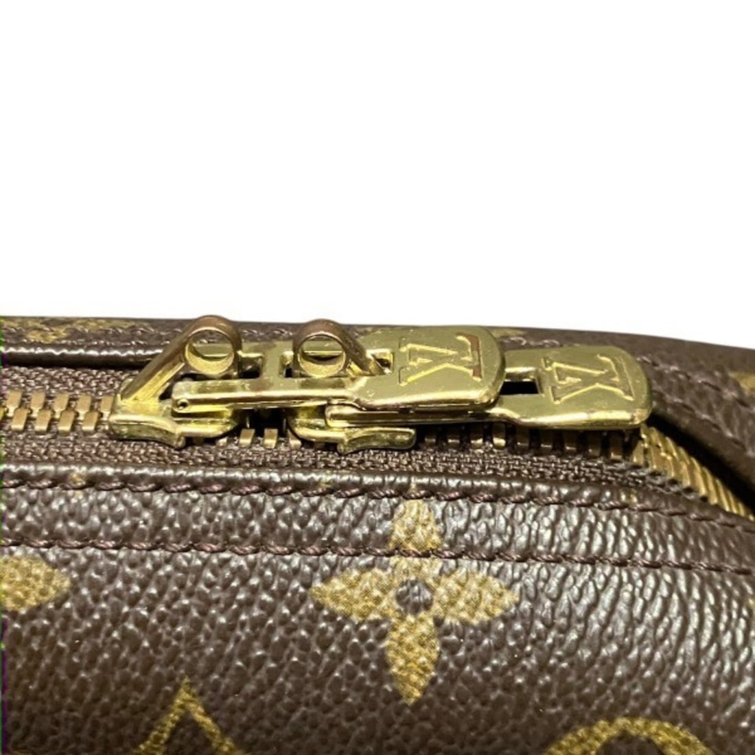 Louis Vuitton Key Case Monogram Multicle 6 M62630 Brown Men's Women's: --- Catalog ---Category: DesignType: KeycaseColor: BrownGender: Men,WomenCategory: GeneralBrand: Louis Vuitton--- Item List ---Section: ConditionRanking: Rank AB Used - Traces of usage, scratches / di