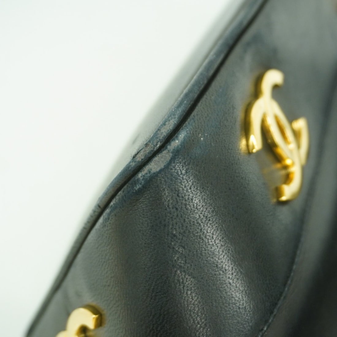 COACH x KEITH HARING Shoulder Bag: --- Catalog ---Category: SizeSize (HxWxD): 16cm x 21cm x 7cm / 6.29'' x 8.26'' x 2.75''Category: DesignType: Shoulder bagColor: BrownGender: Women,MenCategory: GeneralBrand: Coach--- Item List ---Sect